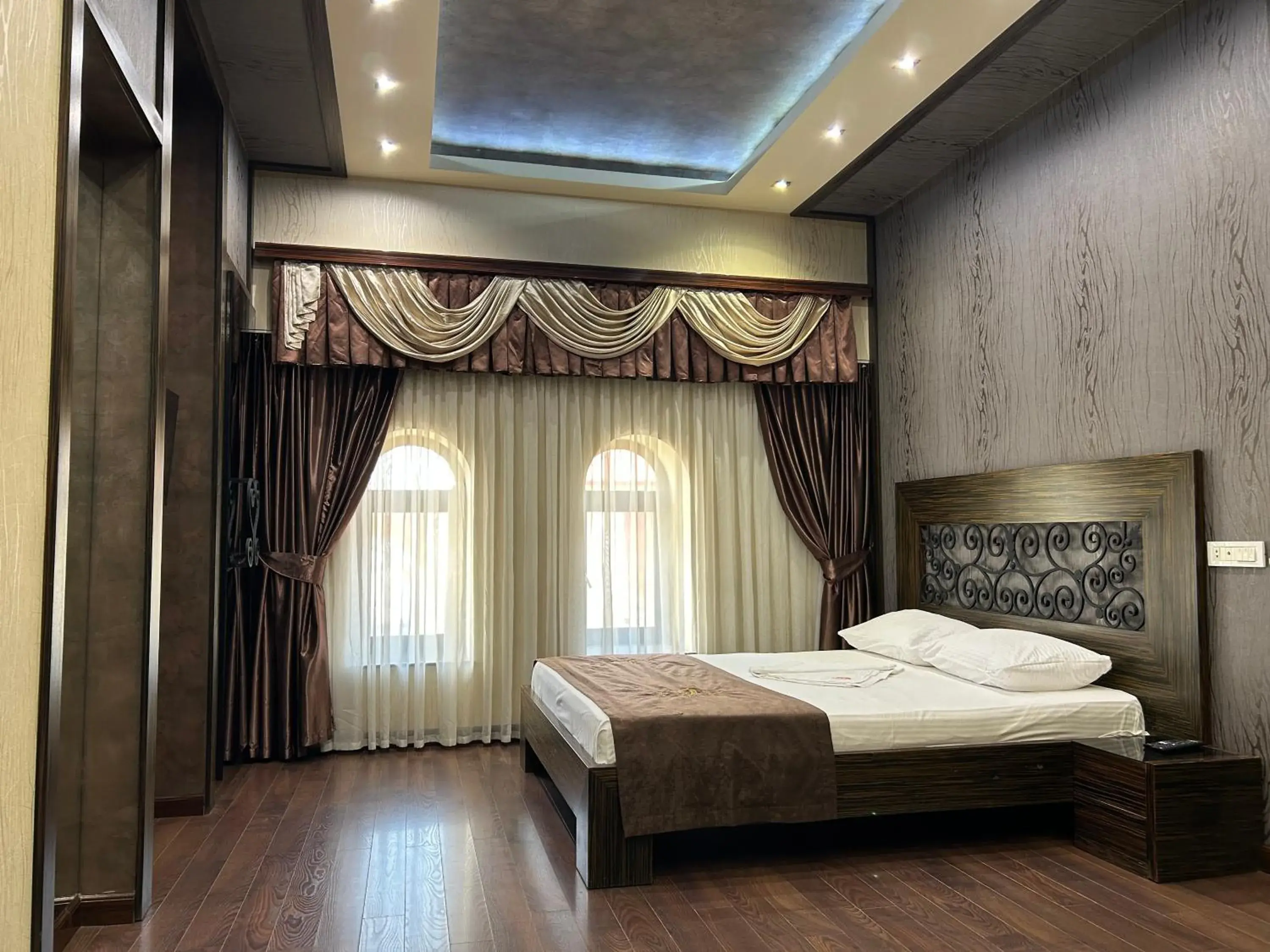 Family Room with Parking in Hotel Roma & Tours Family Room with Parking in Hotel Roma & Tours