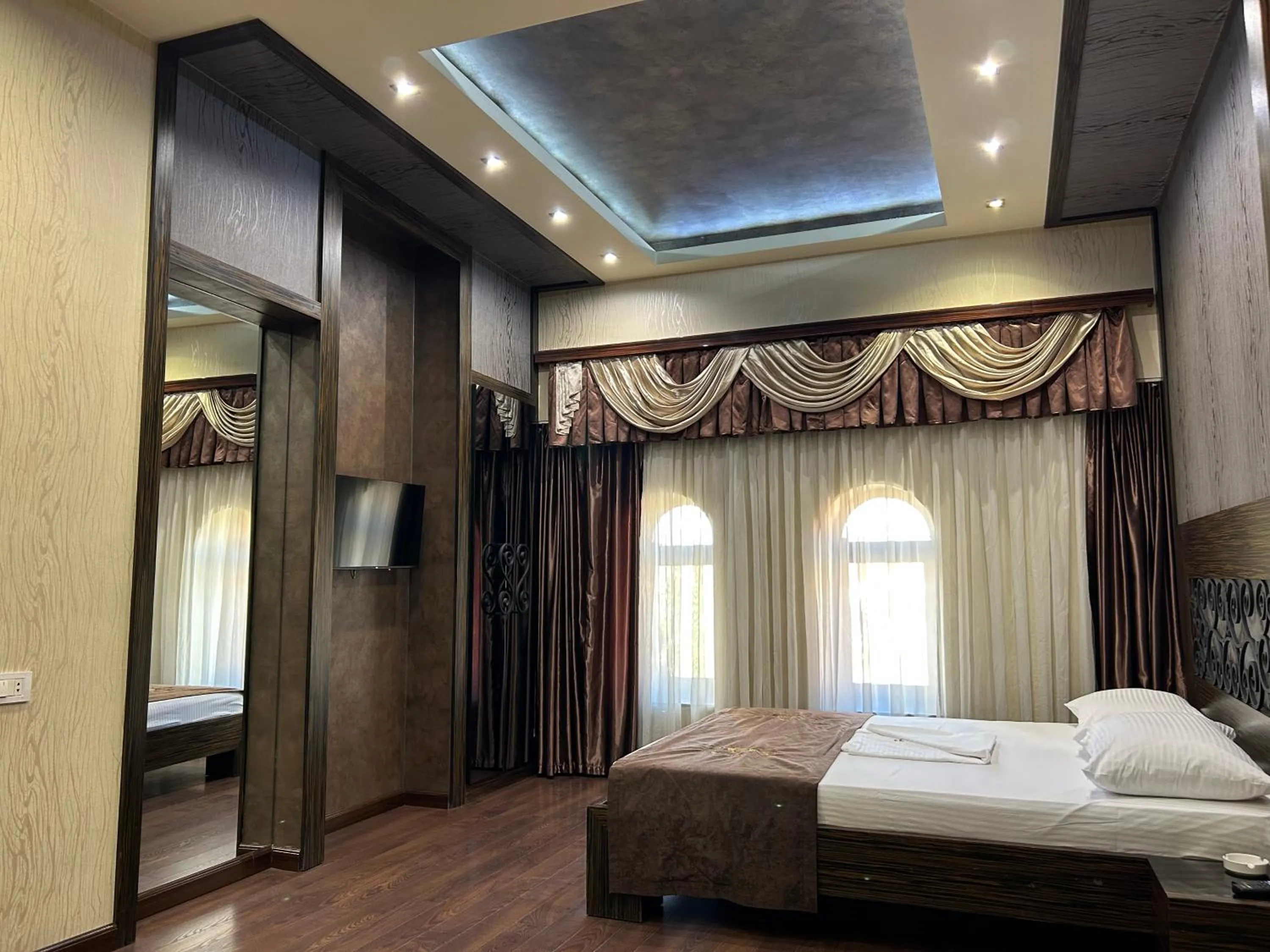 Bed in Hotel Roma & Tours