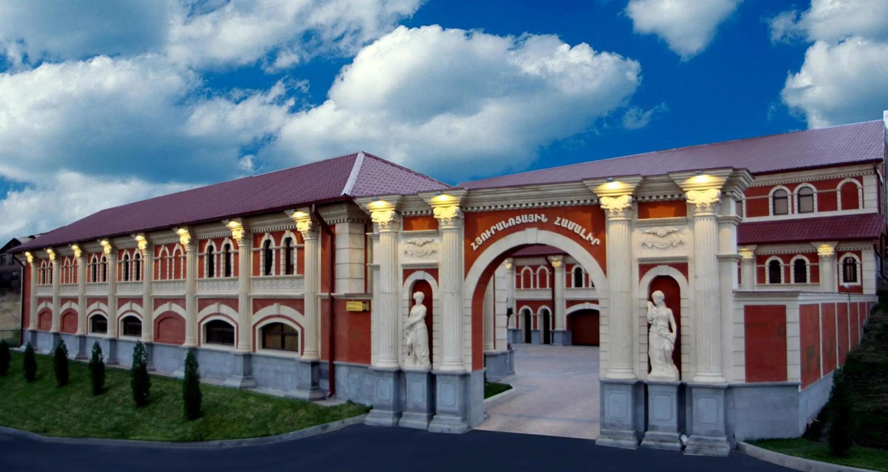 Property building in Hotel Roma & Tours