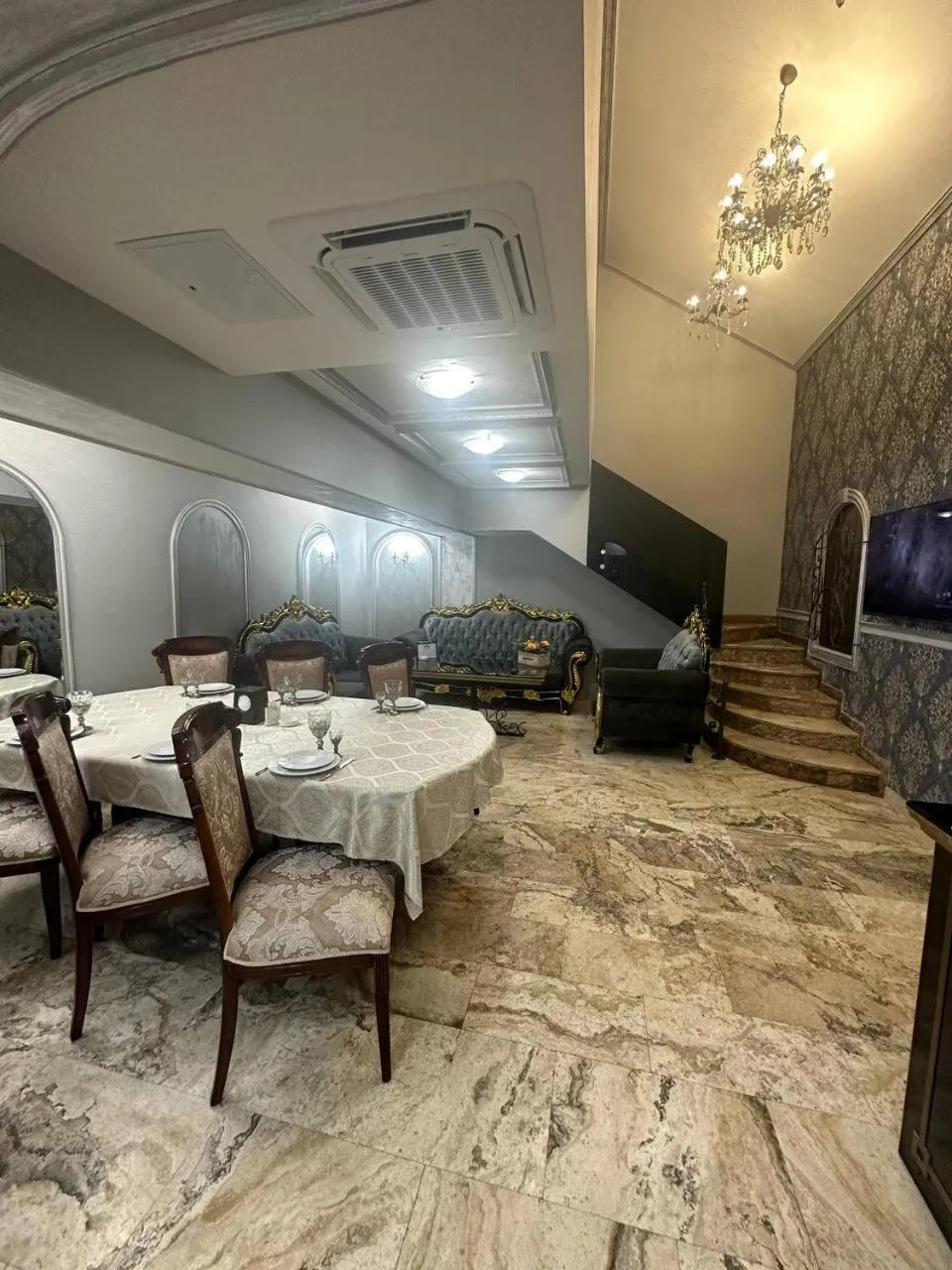 Presidential Suite in Hotel Roma & Tours