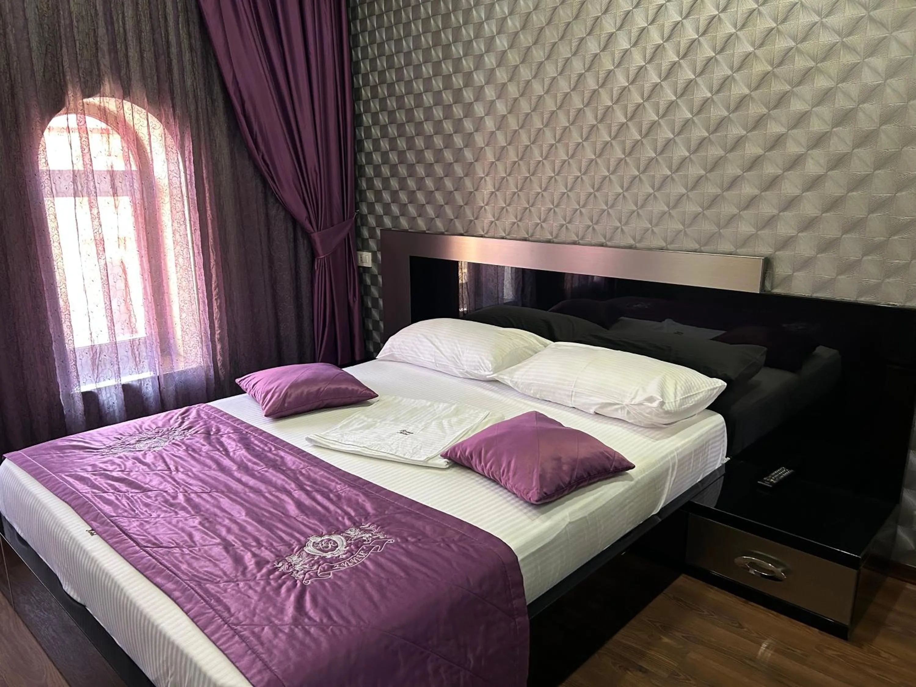 Bed in Hotel Roma & Tours