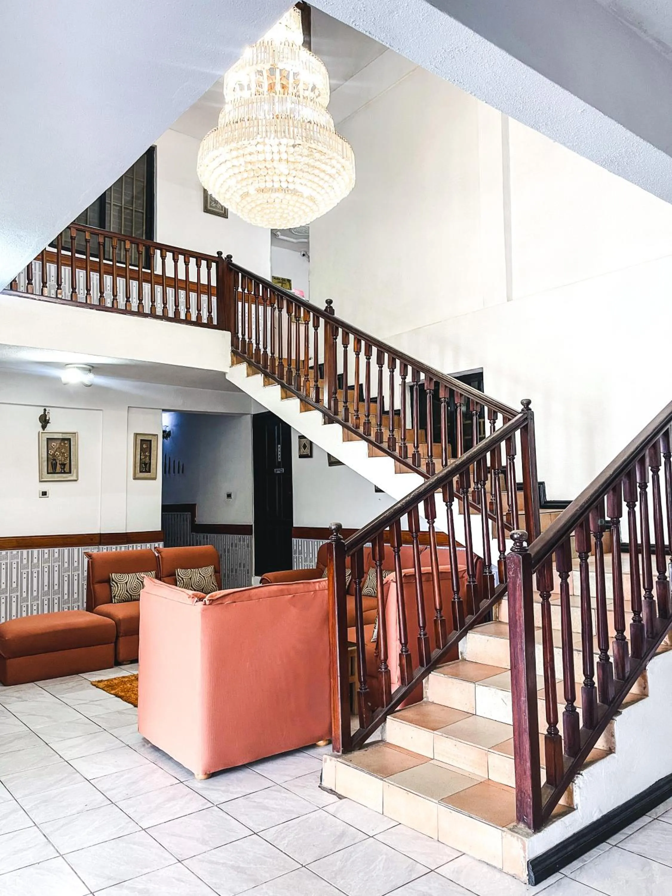 Seating area in Hill View Hotel McCarthy Hills