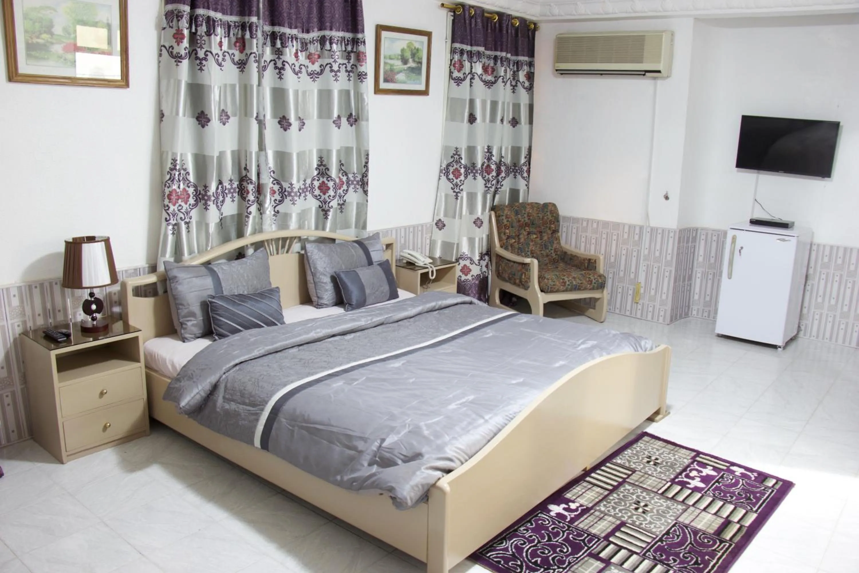 Bed in Hill View Hotel McCarthy Hills