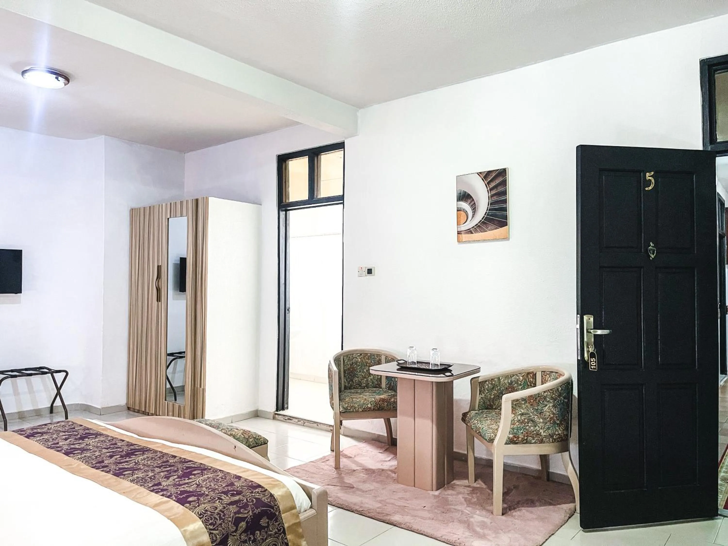 Hill View Hotel McCarthy Hills