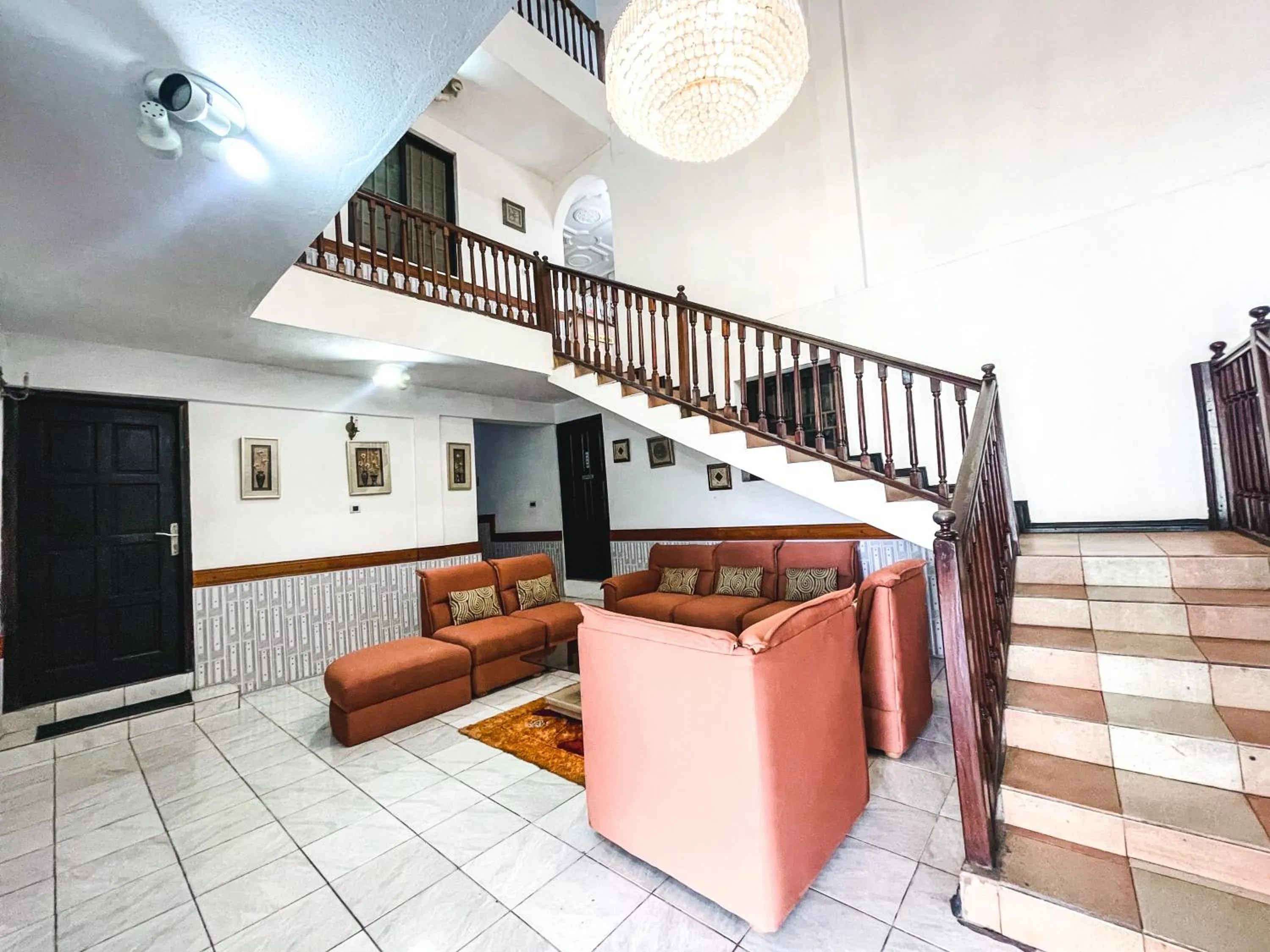 Seating area in Hill View Hotel McCarthy Hills