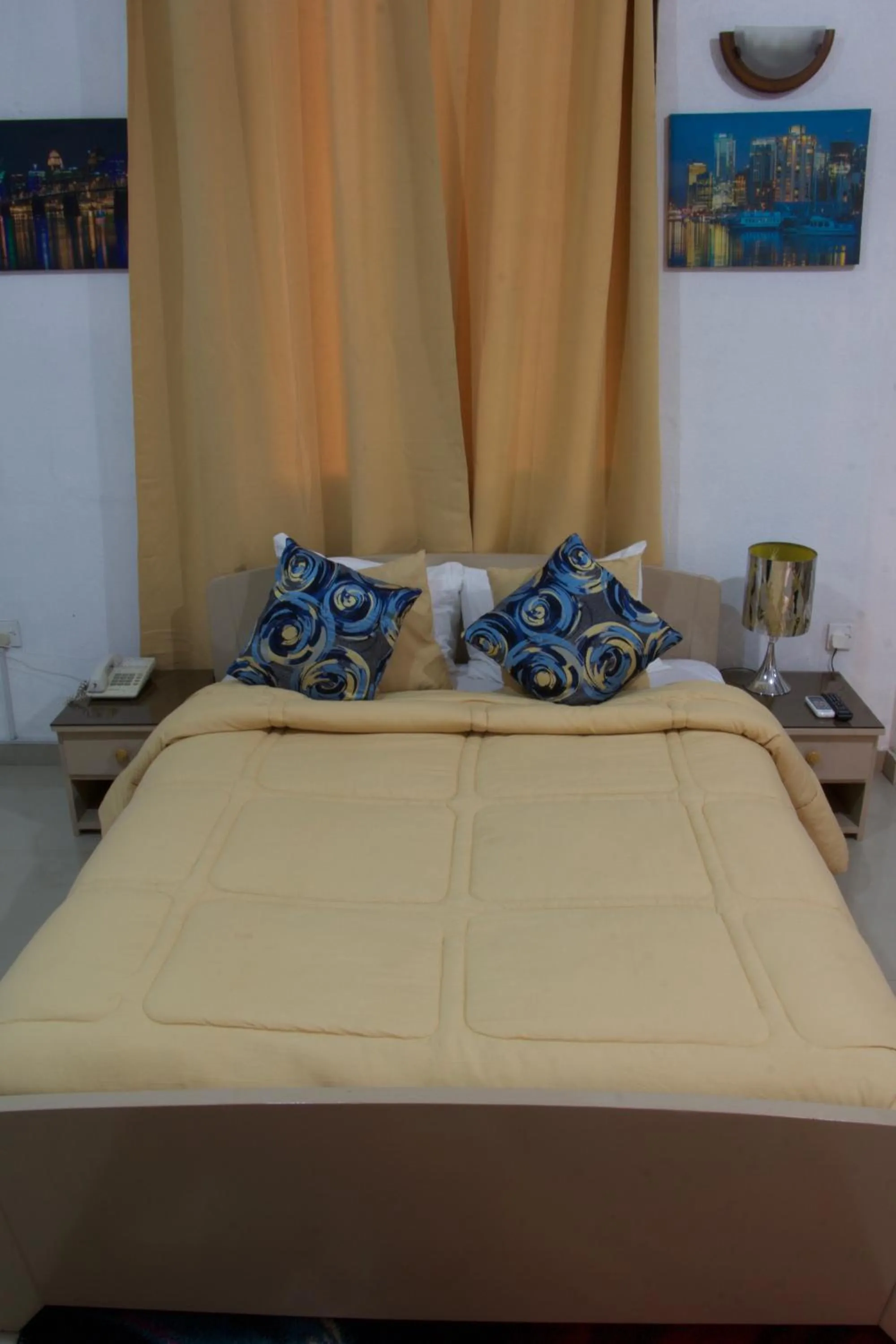 Bed in Hill View Hotel McCarthy Hills