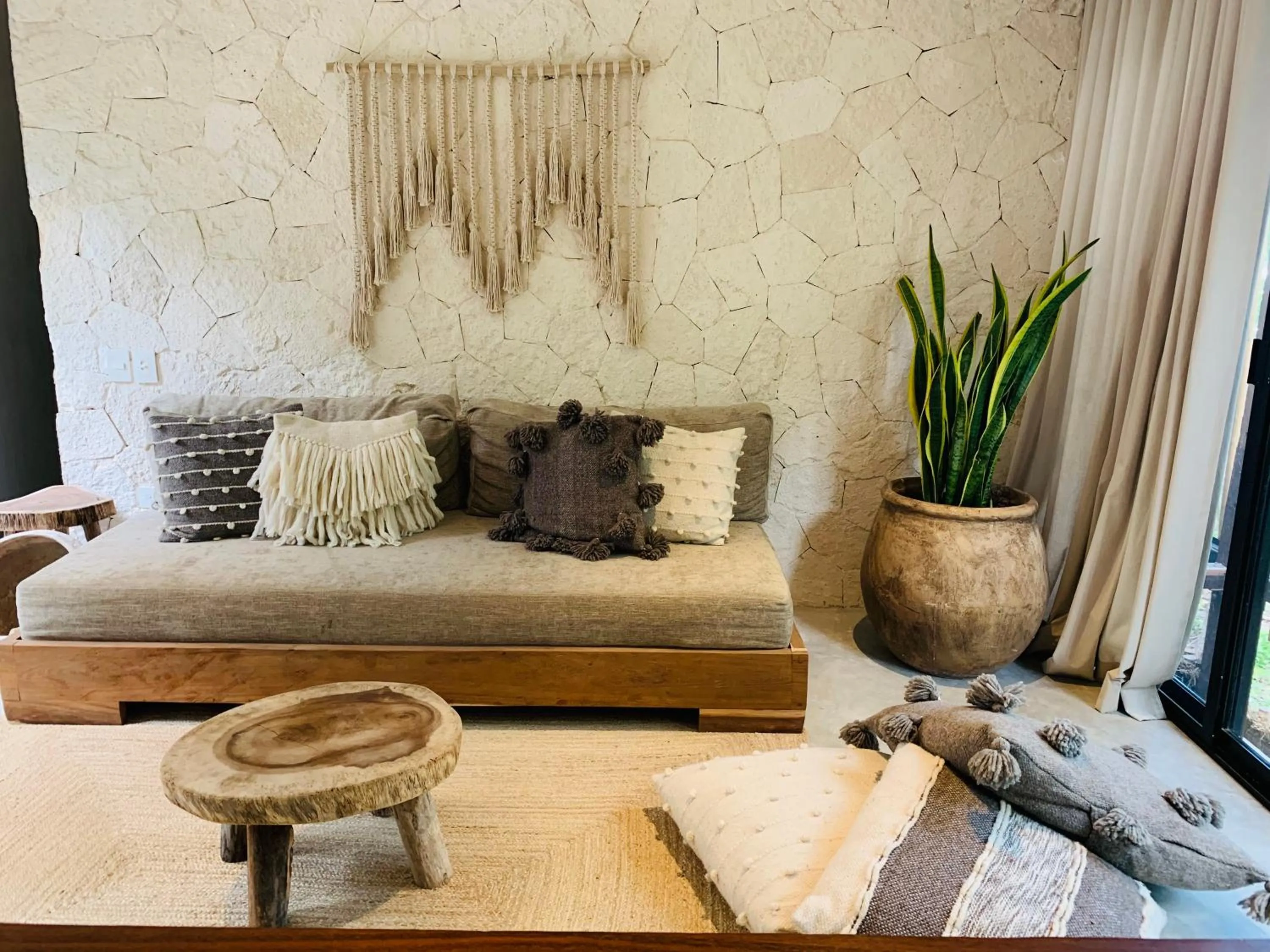 Living room in Vida Jungle Boho Apart 9 with special fee to access Hotel Bardo