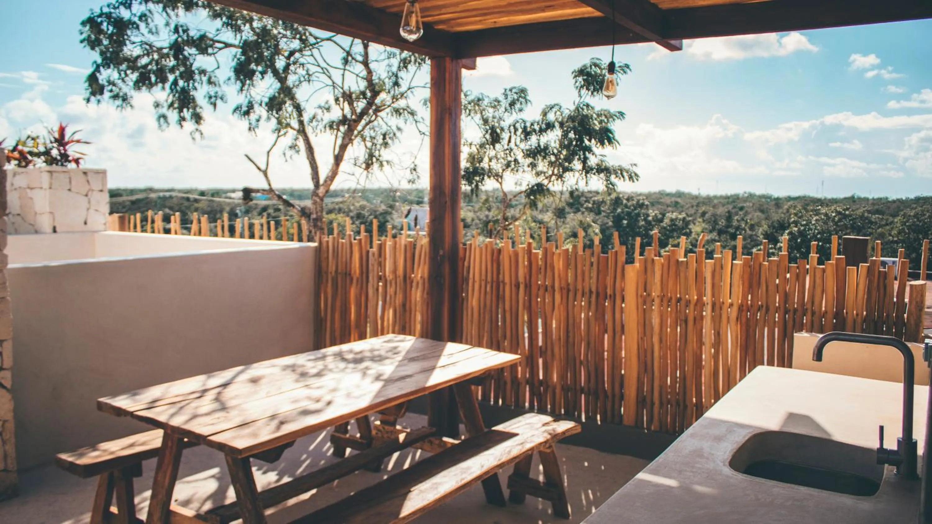 BBQ facilities in Vida Jungle Boho Apart 9 with special fee to access Hotel Bardo