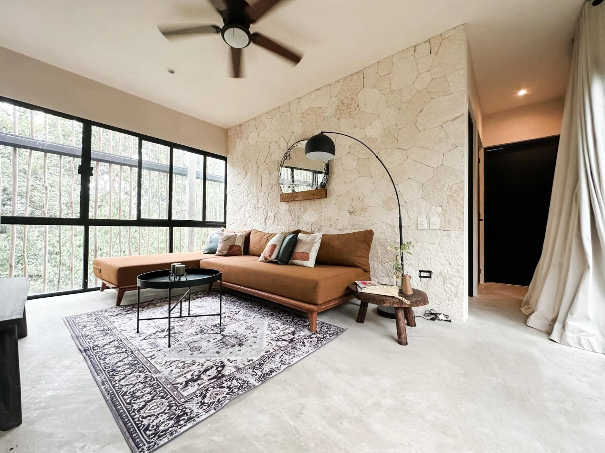 Living room in Vida Jungle Boho Apart 14 with special fee to access Hotel Bardo