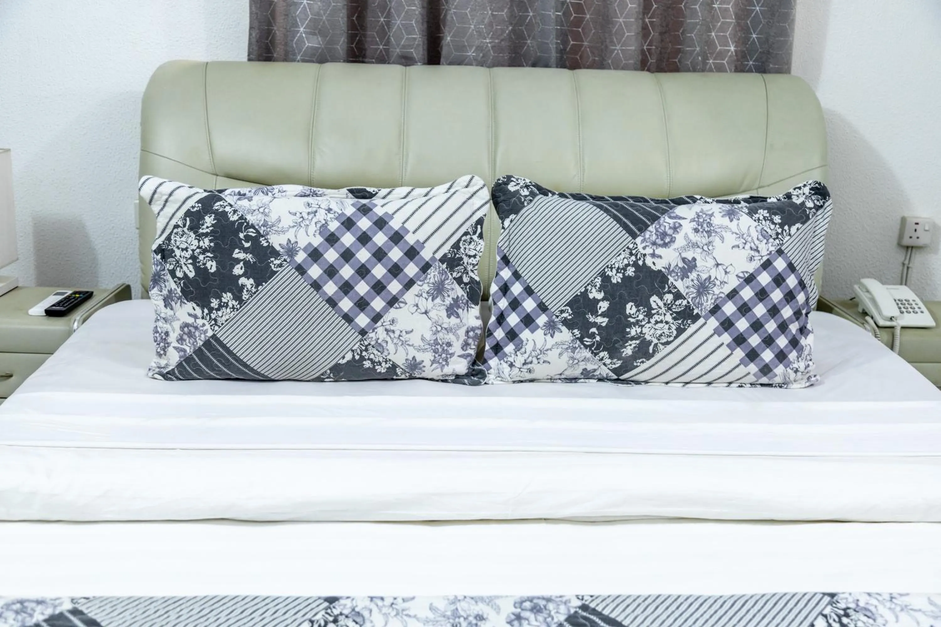 Bed in Hill View Hotel West Airport