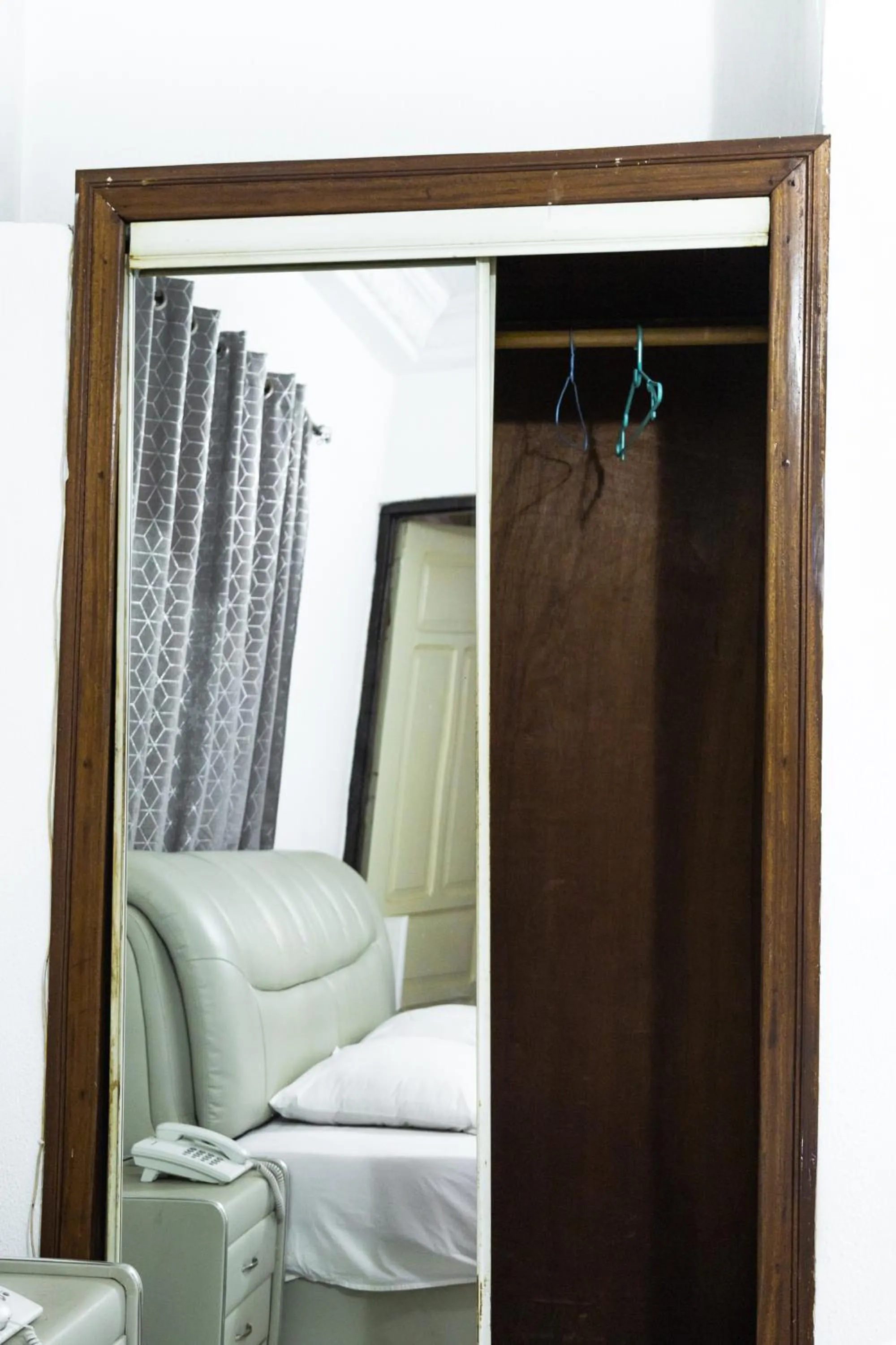 Bed in Hill View Hotel West Airport