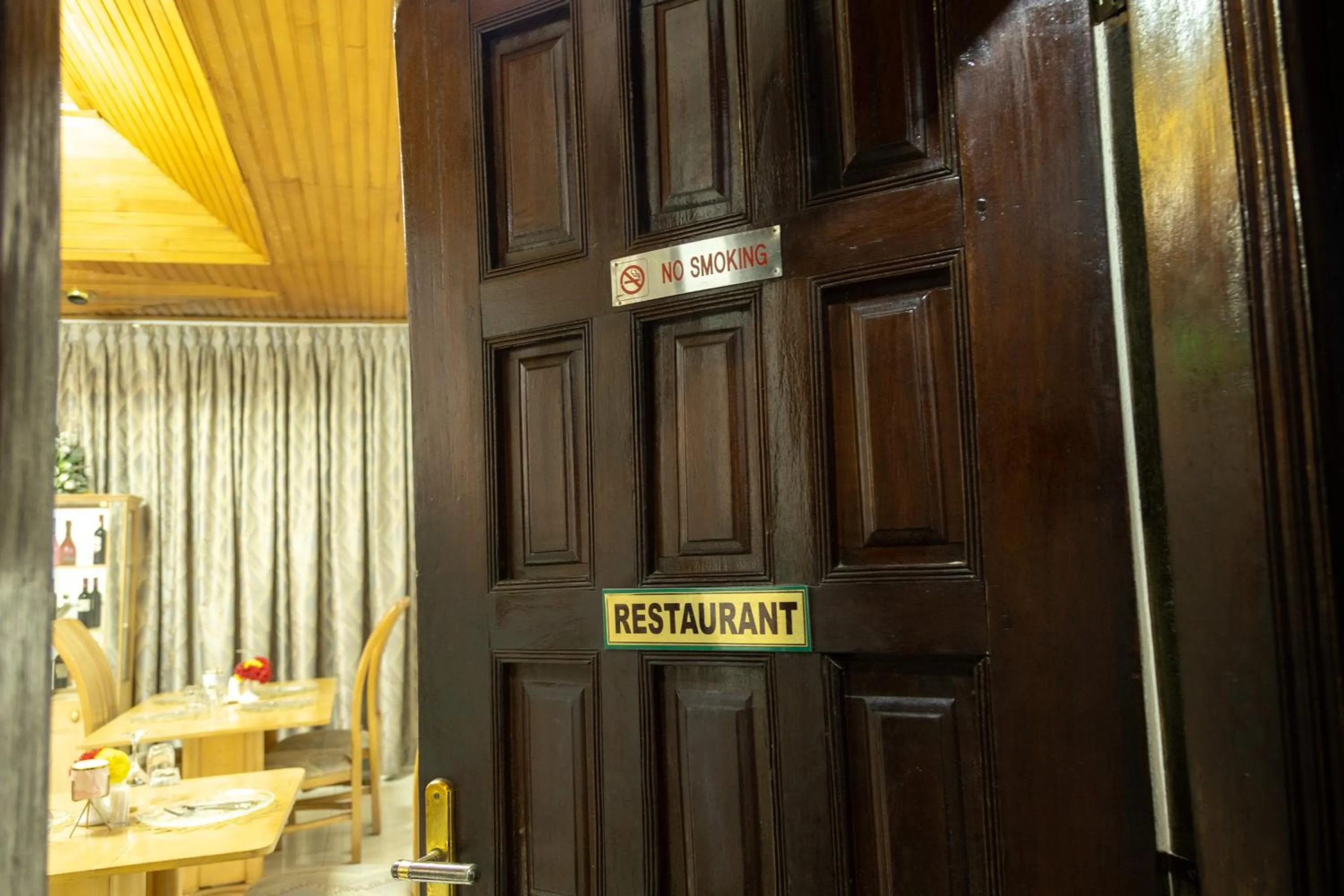 Hill View Hotel West Airport