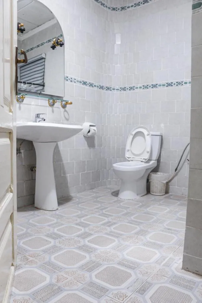 Hill View Hotel West Airport