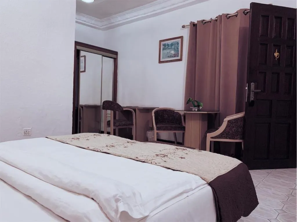 Bed in Hill View Hotel West Airport