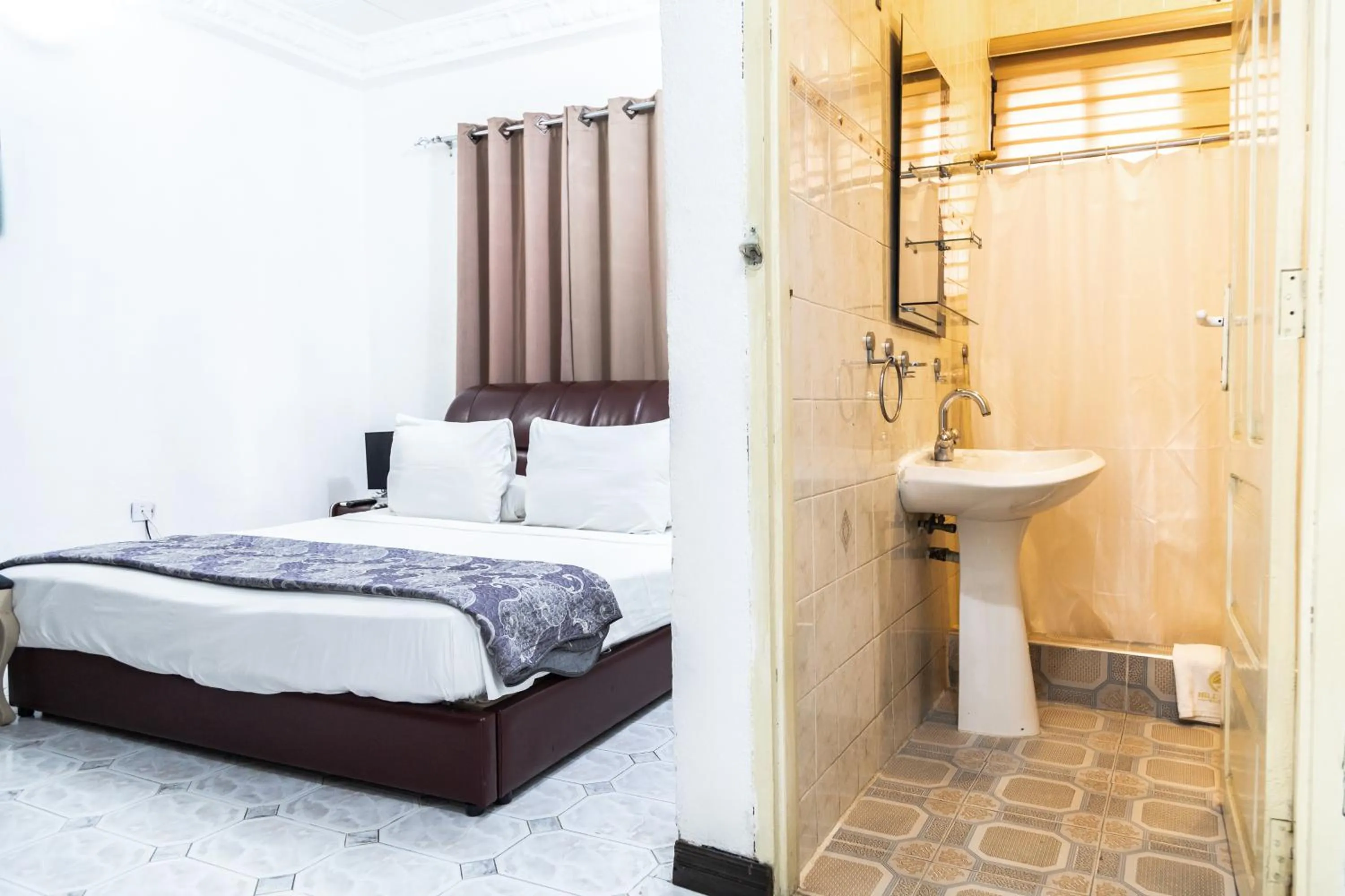 Bed in Hill View Hotel West Airport