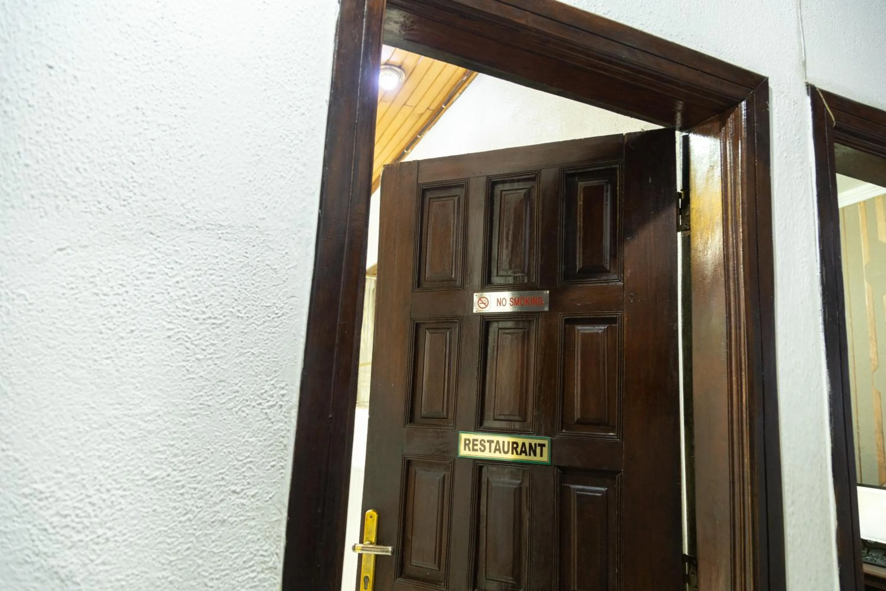 Hill View Hotel West Airport