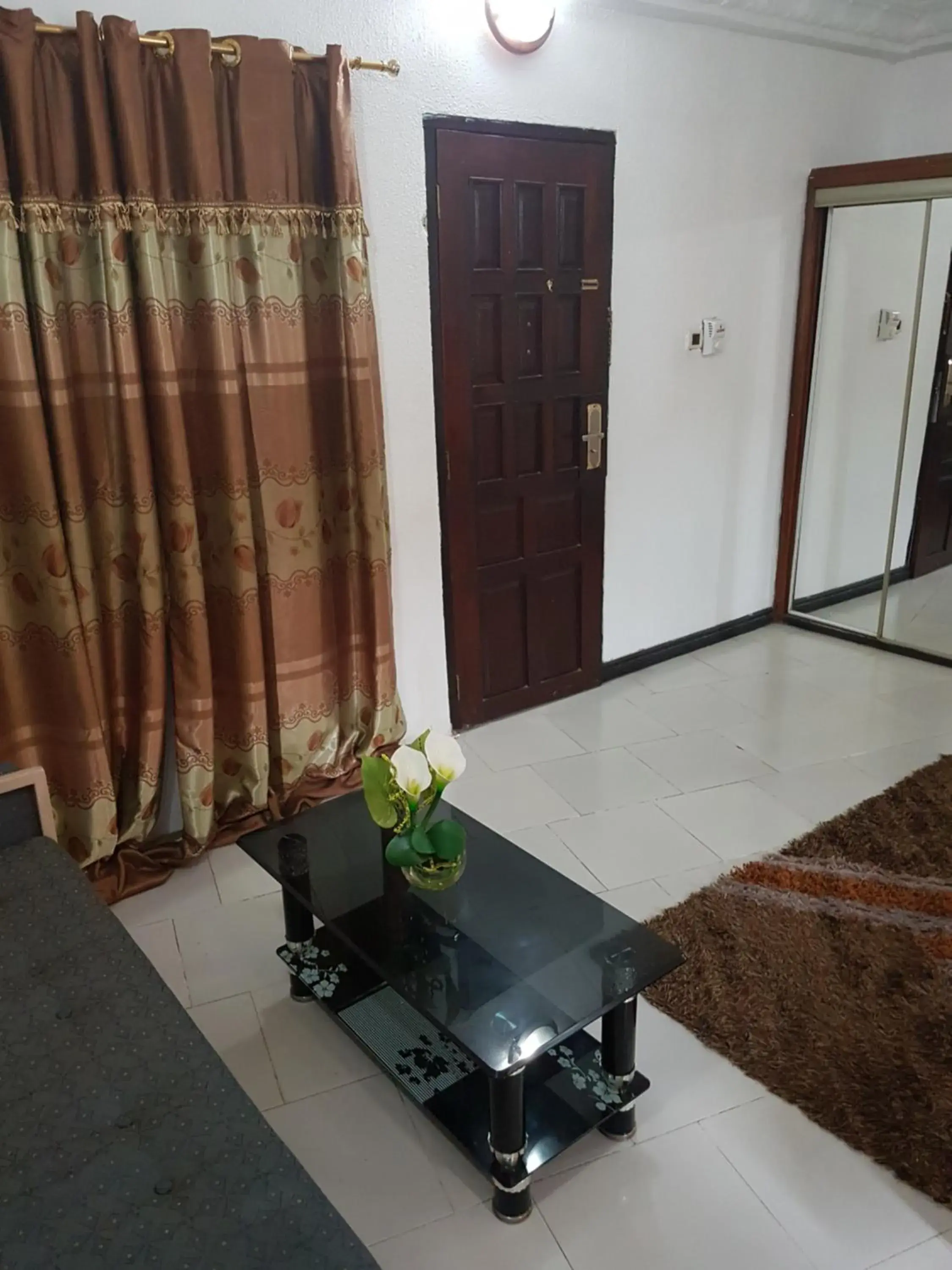 Photo of the whole room in Hill View Hotel West Airport Photo of the whole room in Hill View Hotel West Airport