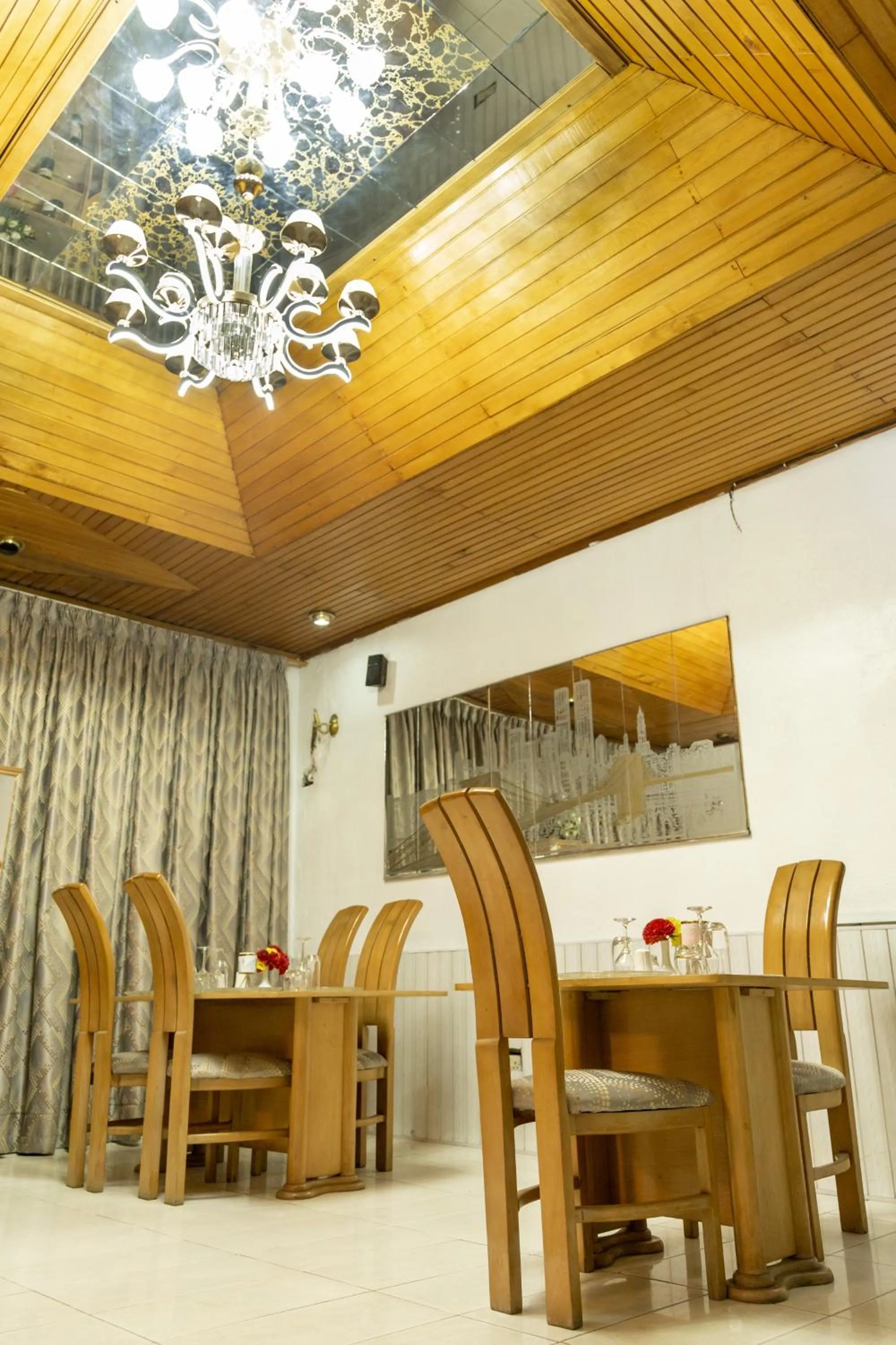 Hill View Hotel West Airport