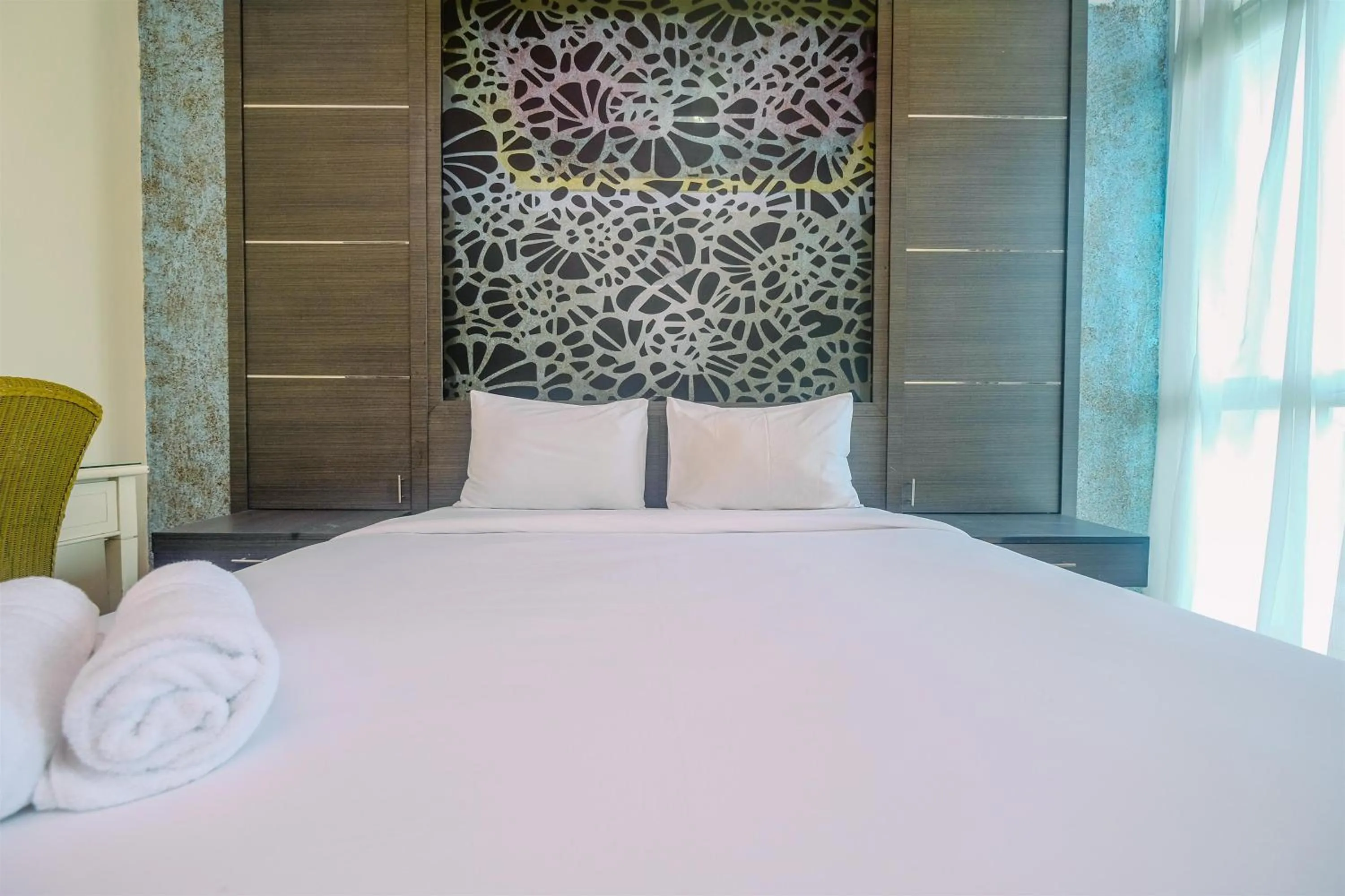 Bed in Exclusive with City View 3BR Apartment Bellagio Residence By Travelio