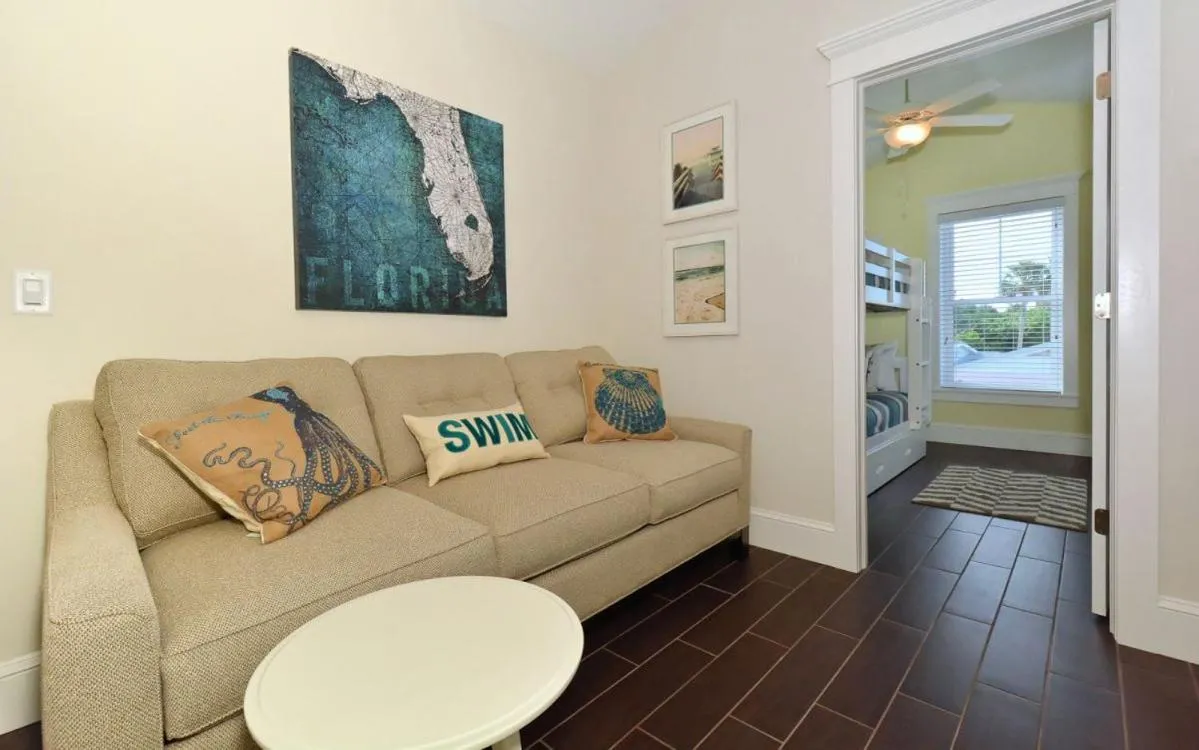 Seahorse Beach House by Beach Retreats