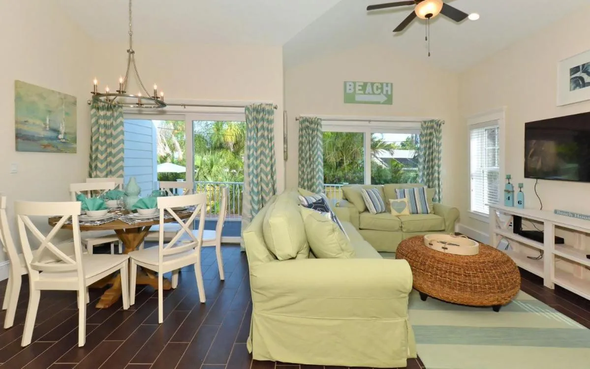 Seahorse Beach House by Beach Retreats