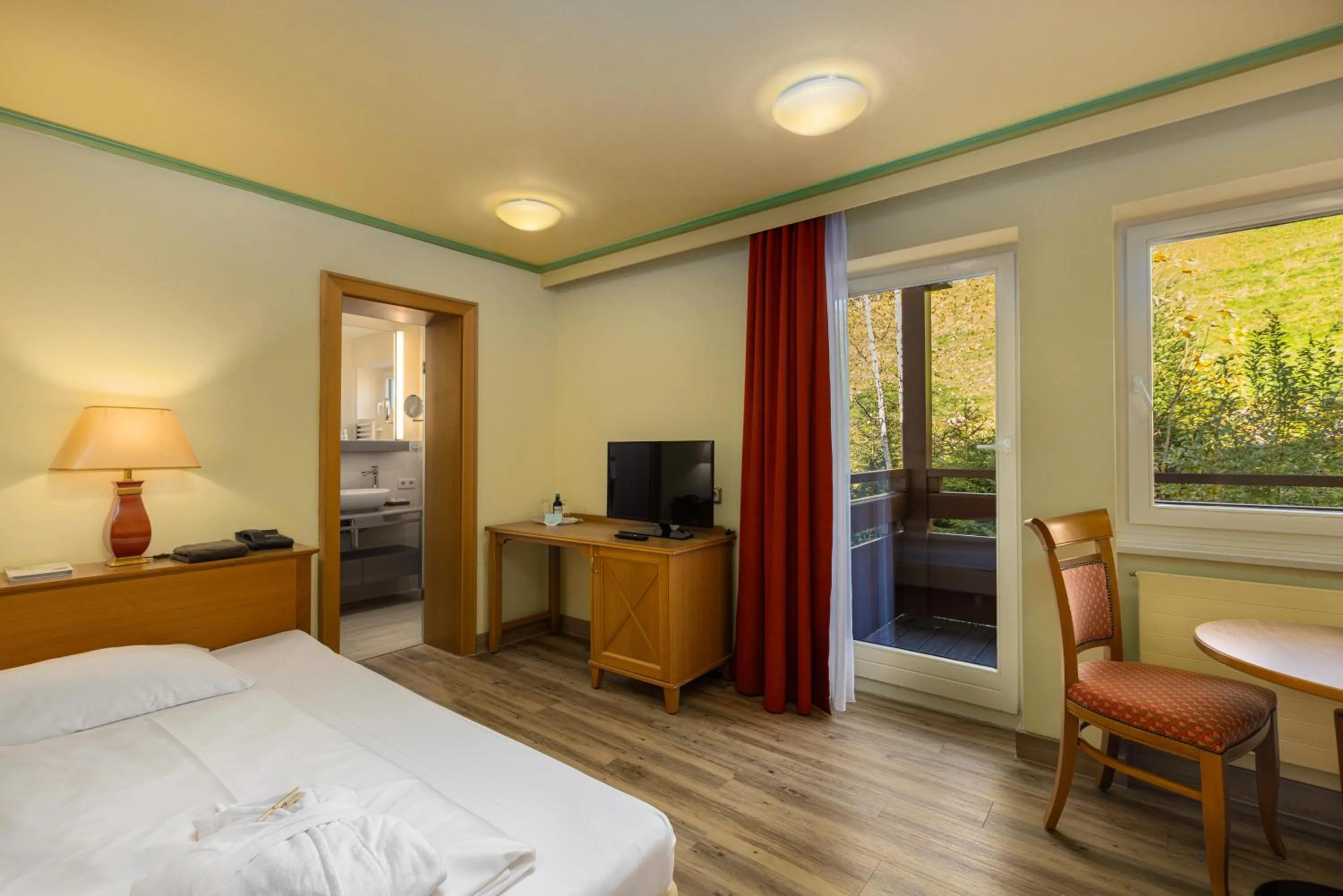 Bed in IFA Alpenhof Wildental Hotel Kleinwalsertal Adults only