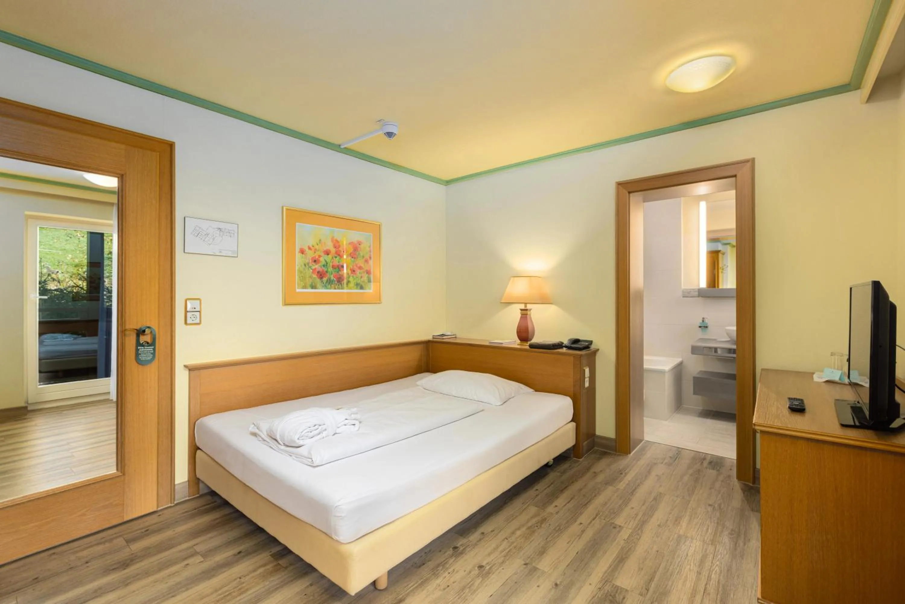 Bed in IFA Alpenhof Wildental Hotel Kleinwalsertal Adults only