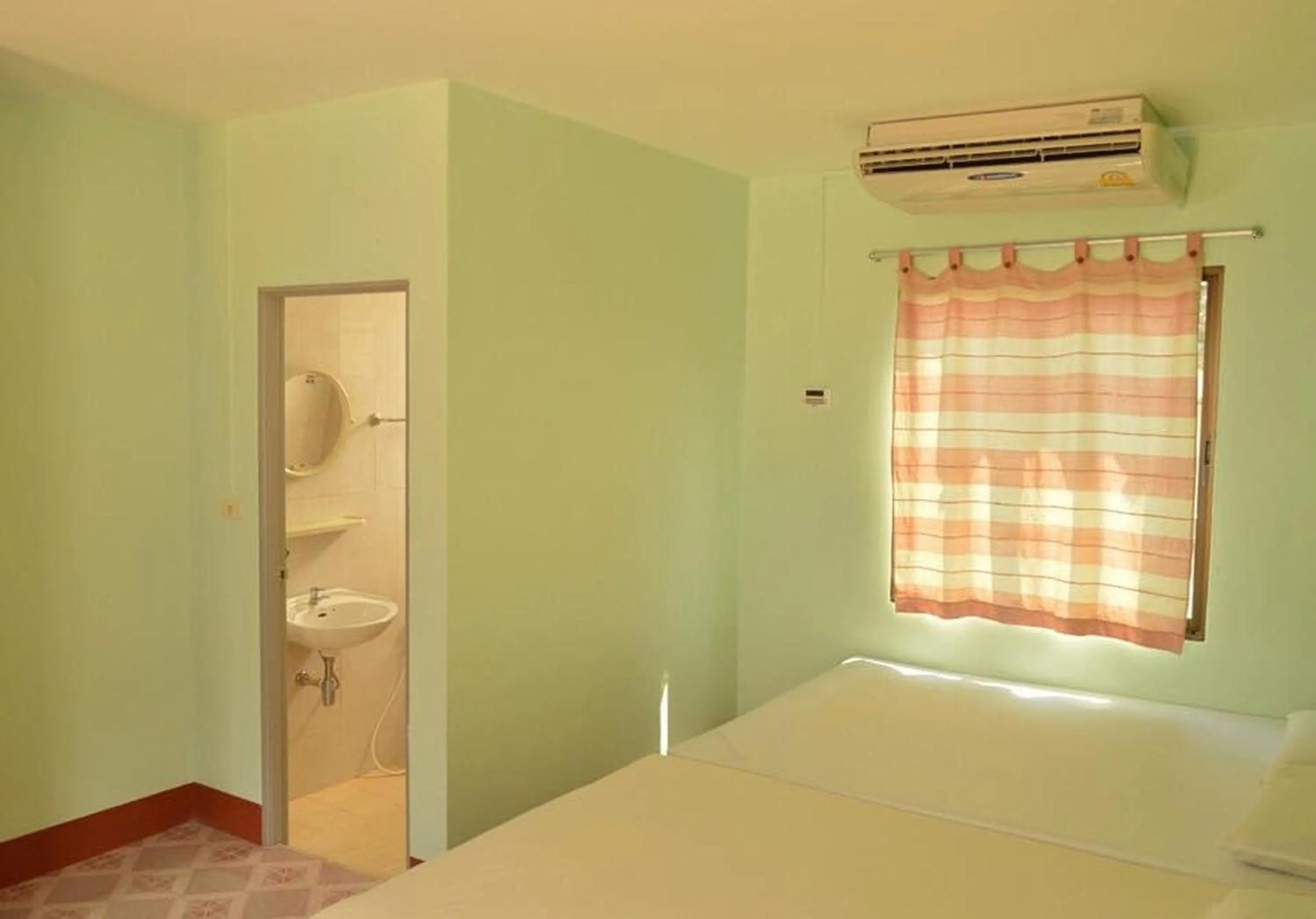 Bathroom, Bed in Pama Resort
