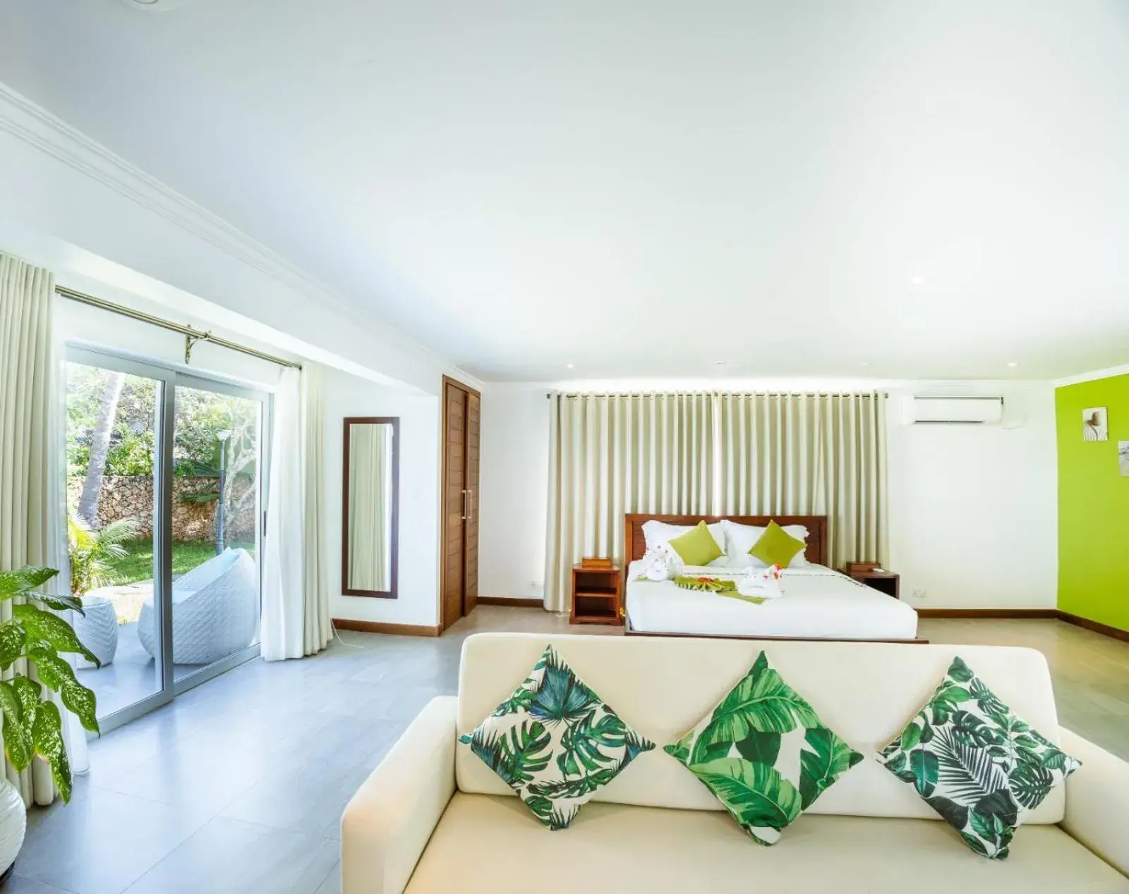 Superior King Room in Searenity Beach Villa Superior King Room in Searenity Beach Villa