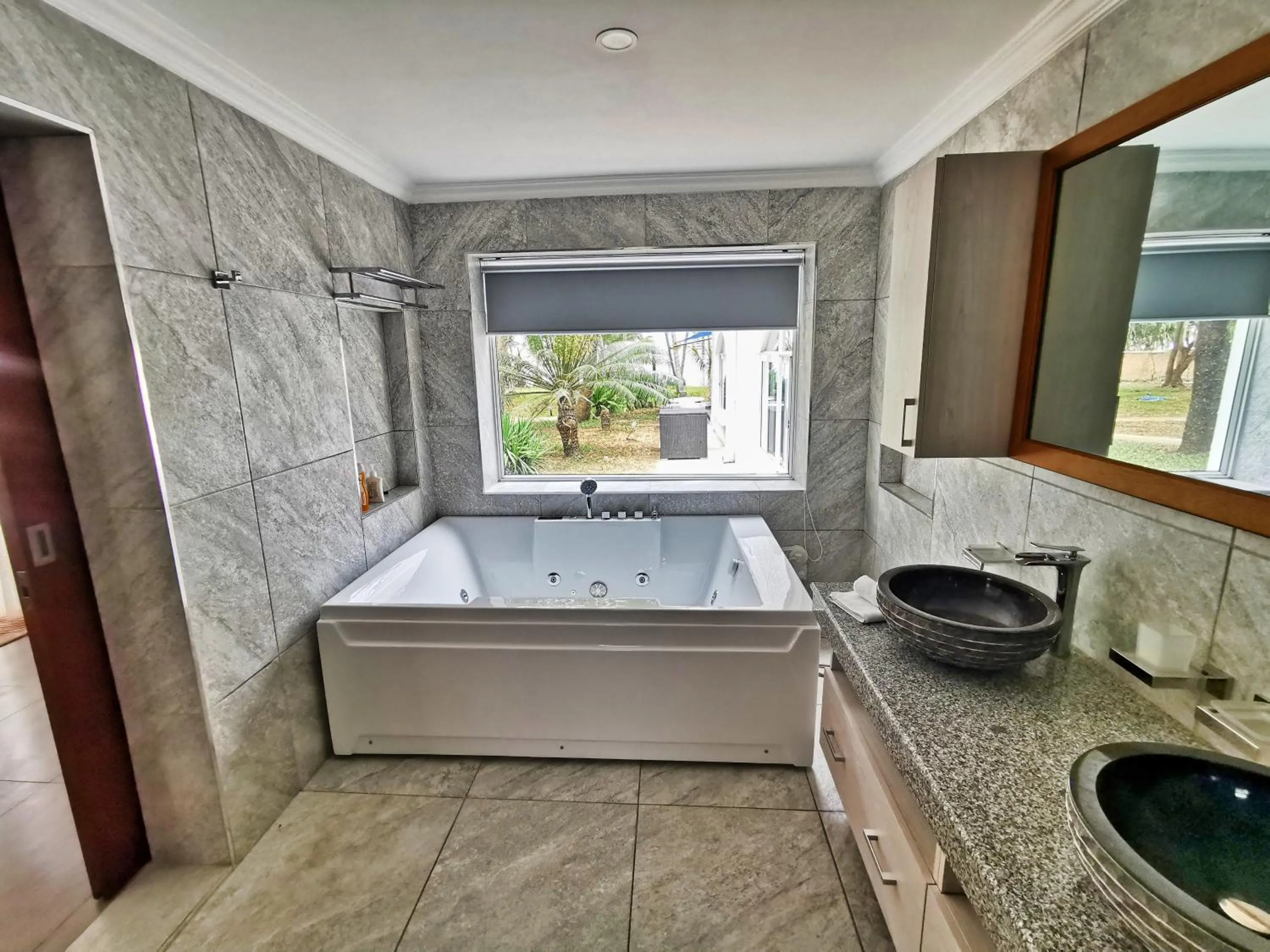 Hot Tub in Searenity Beach Villa