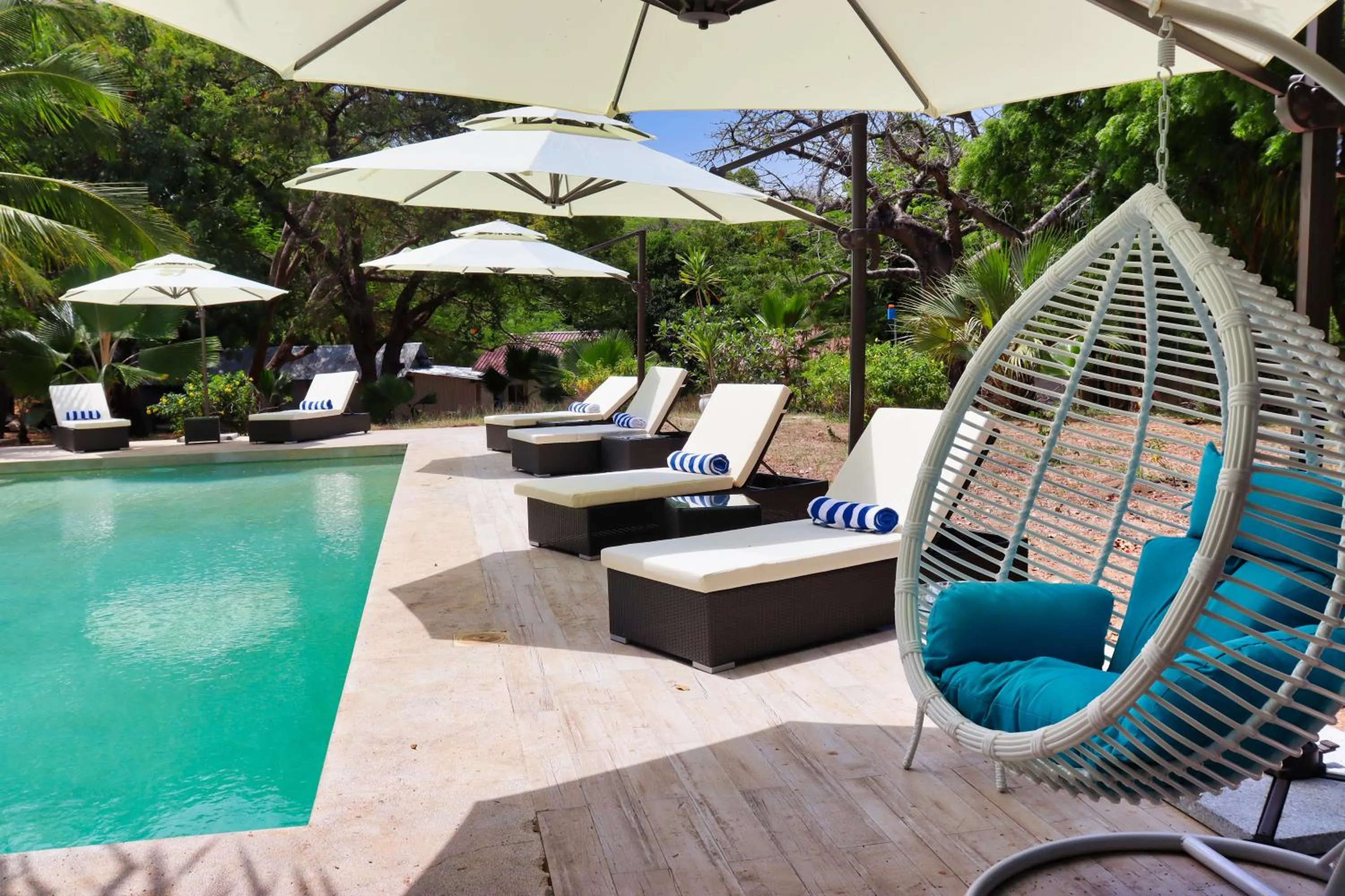 Swimming pool in Searenity Beach Villa