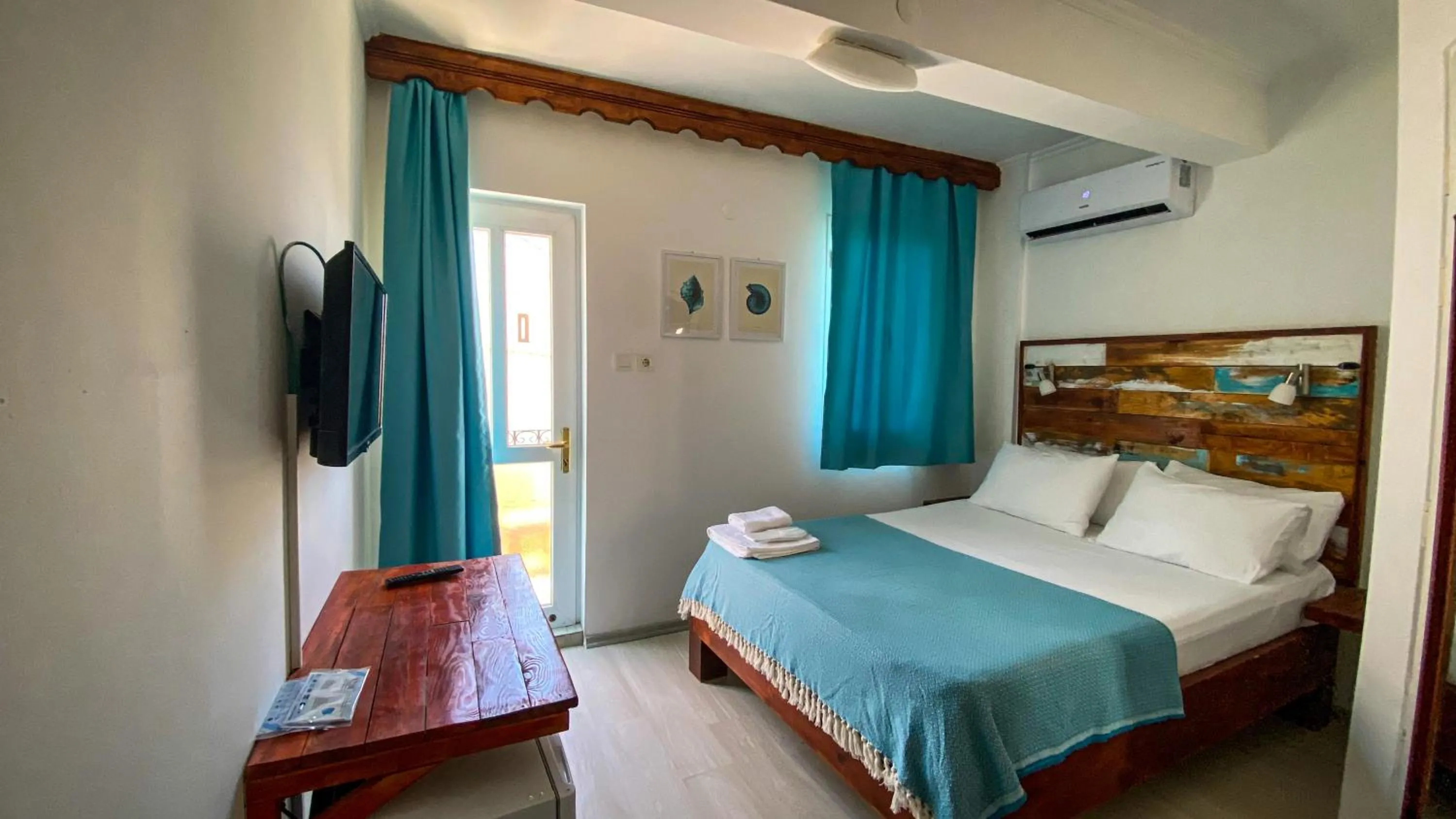 Photo of the whole room, Bed in merih butik hotel