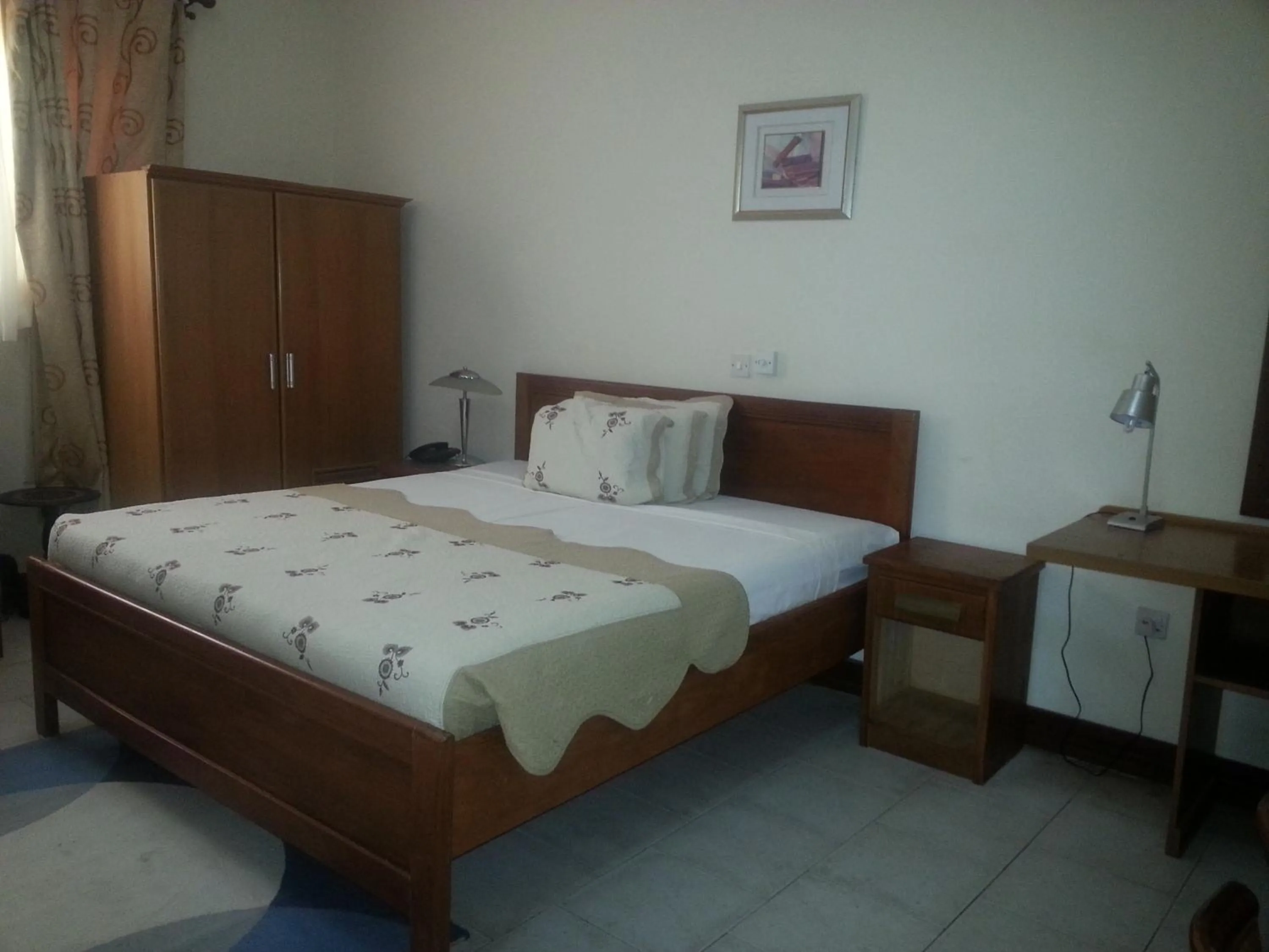 Photo of the whole room in Royal Cockpit Hotels