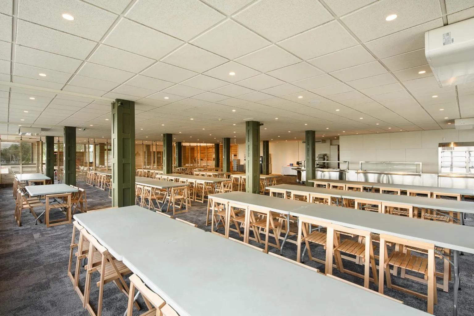 Restaurant/places to eat in Abrigall Hostel Masella