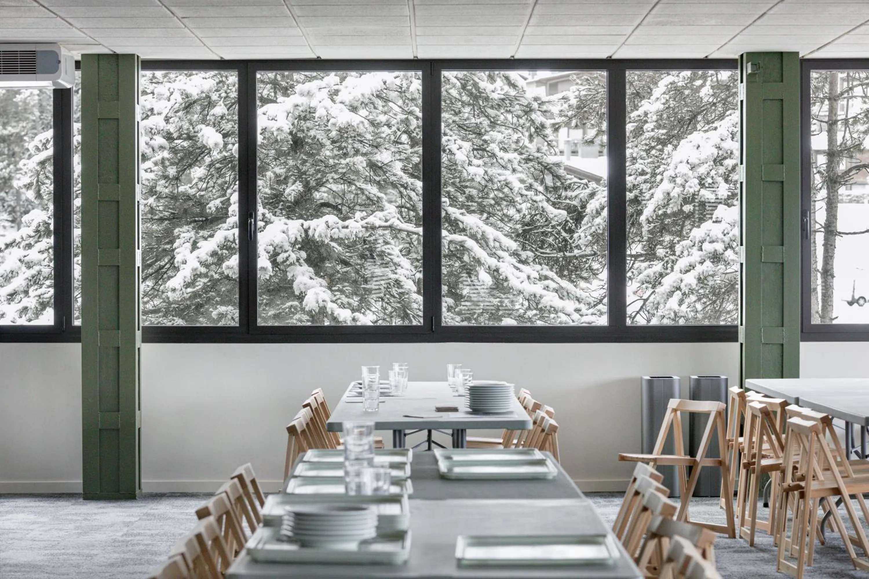 Restaurant/places to eat in Abrigall Hostel Masella