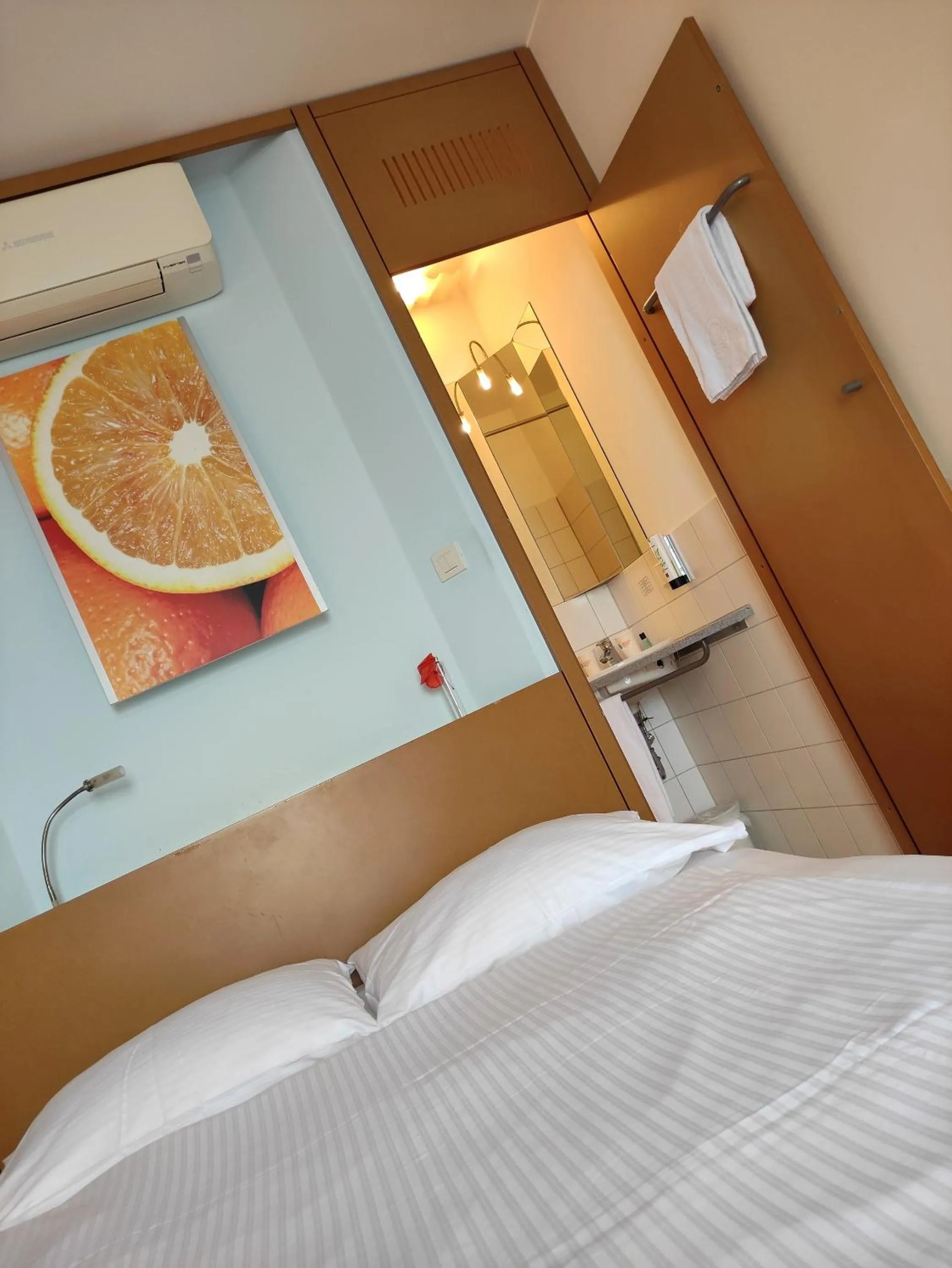 Photo of the whole room, Bed in Orange Wings Wiener Neustadt