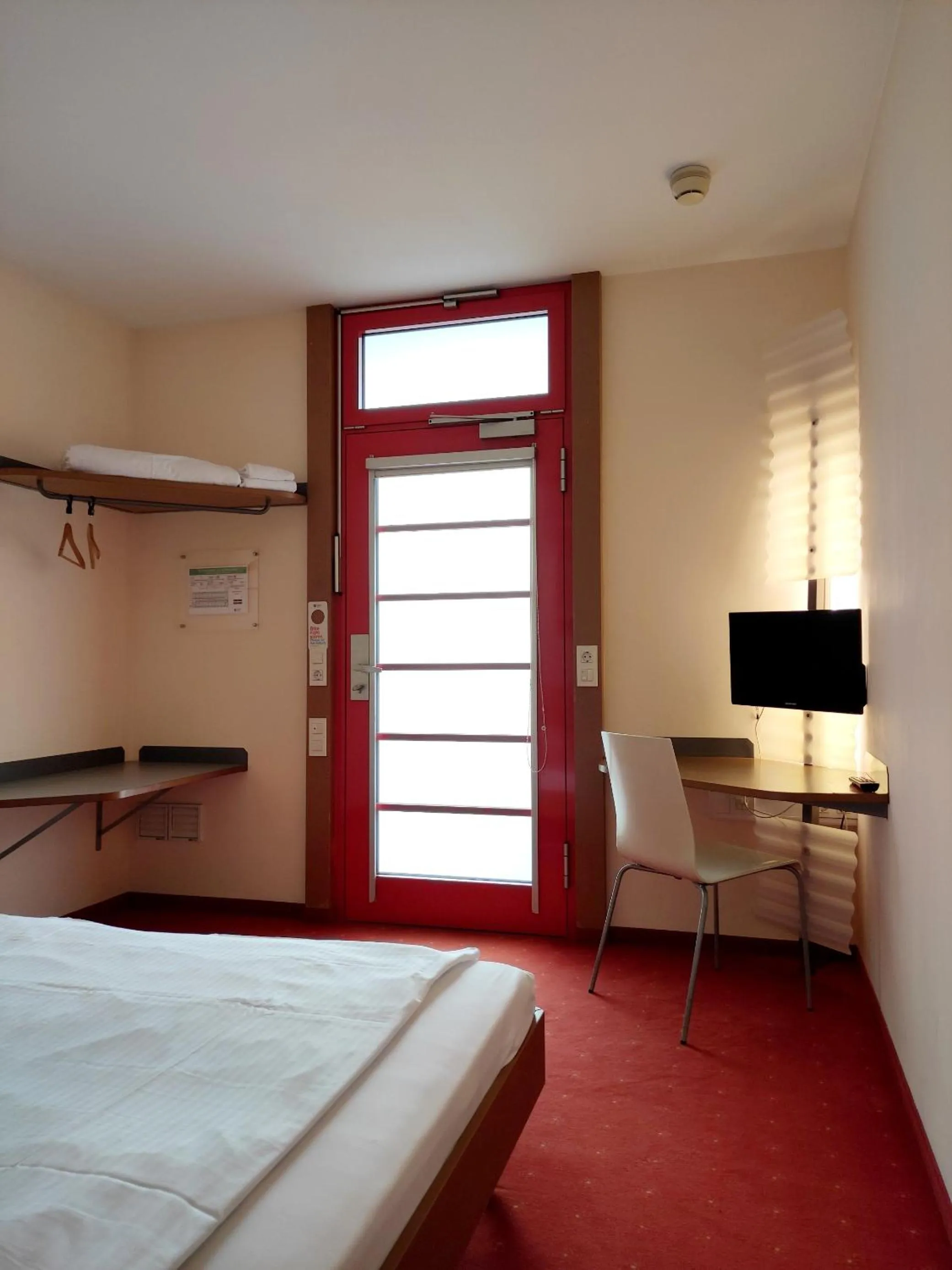 Photo of the whole room, Bed in Orange Wings Wiener Neustadt