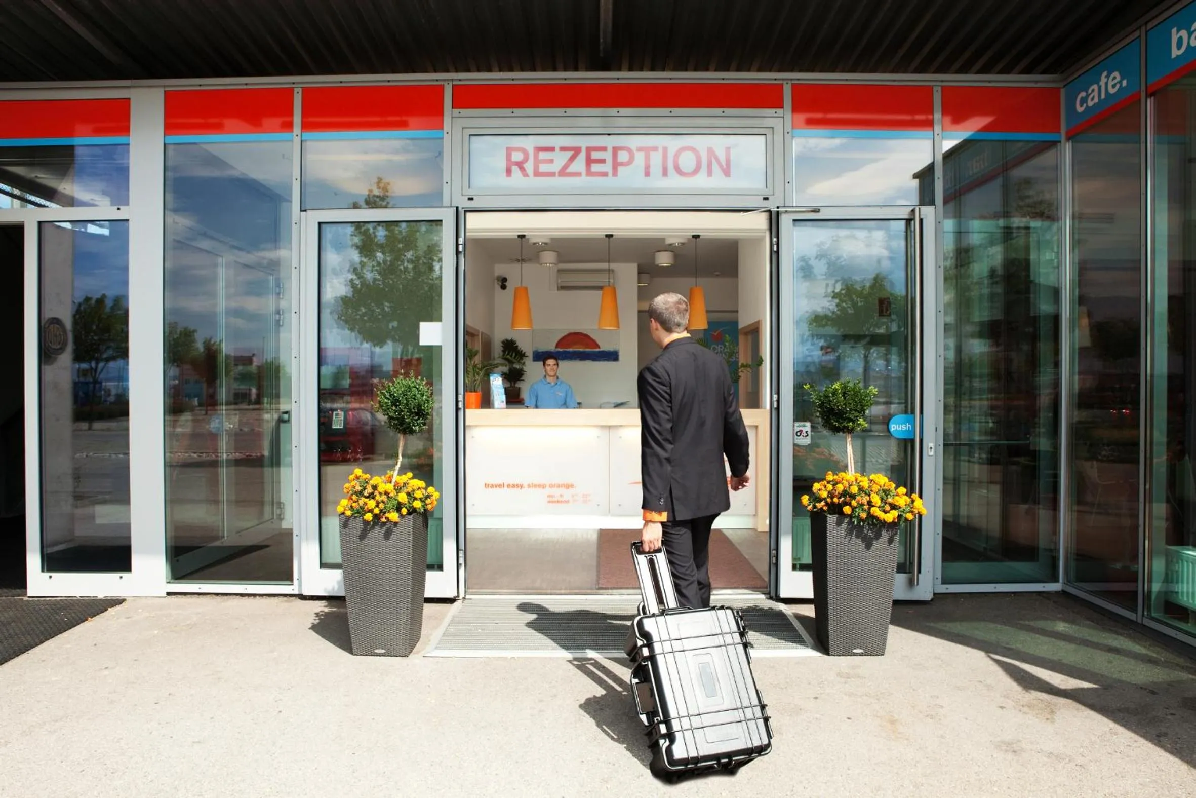 Facade/entrance in Orange Wings Wiener Neustadt