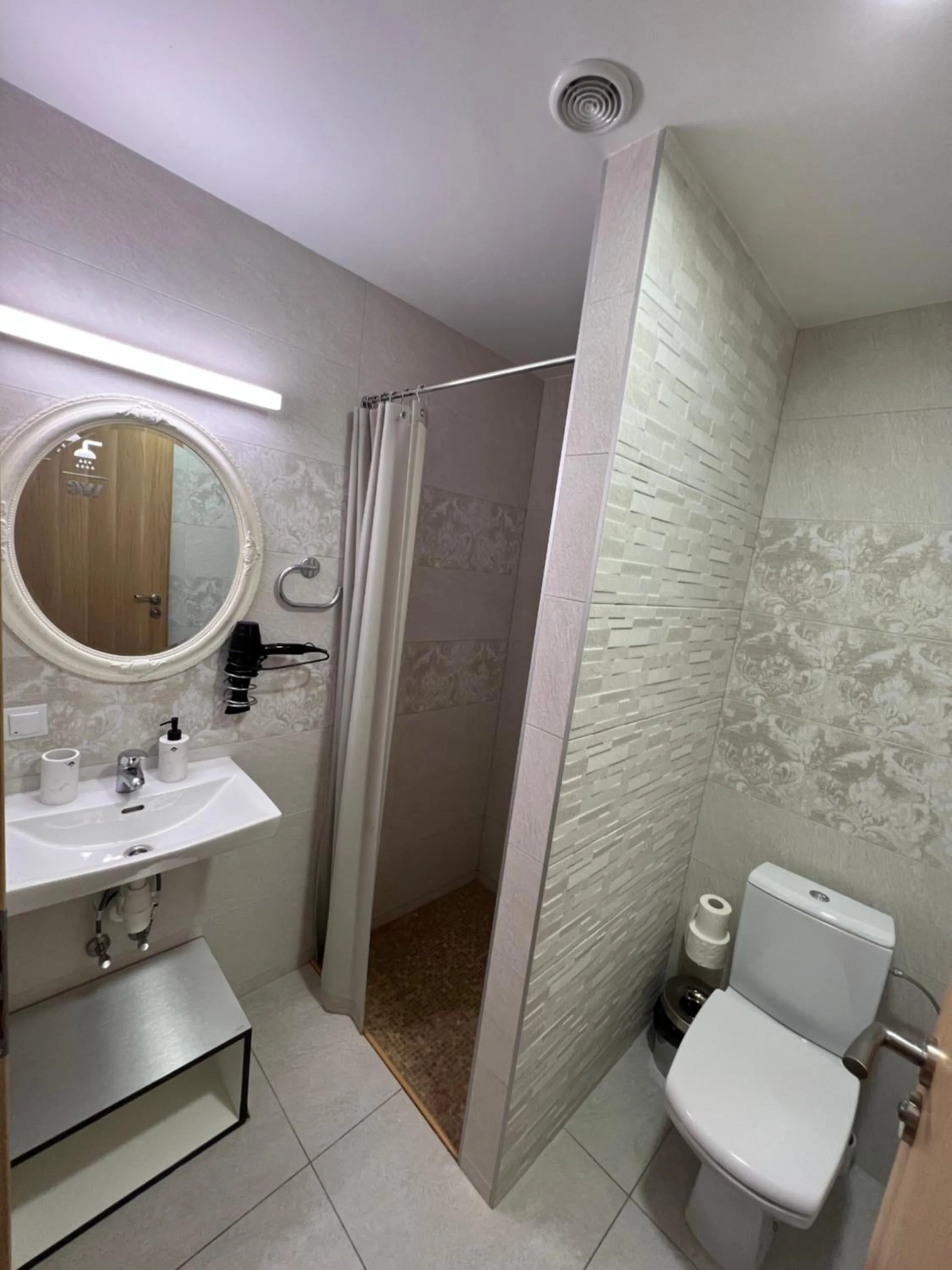 Shower in 1912 Bed & Breakfast