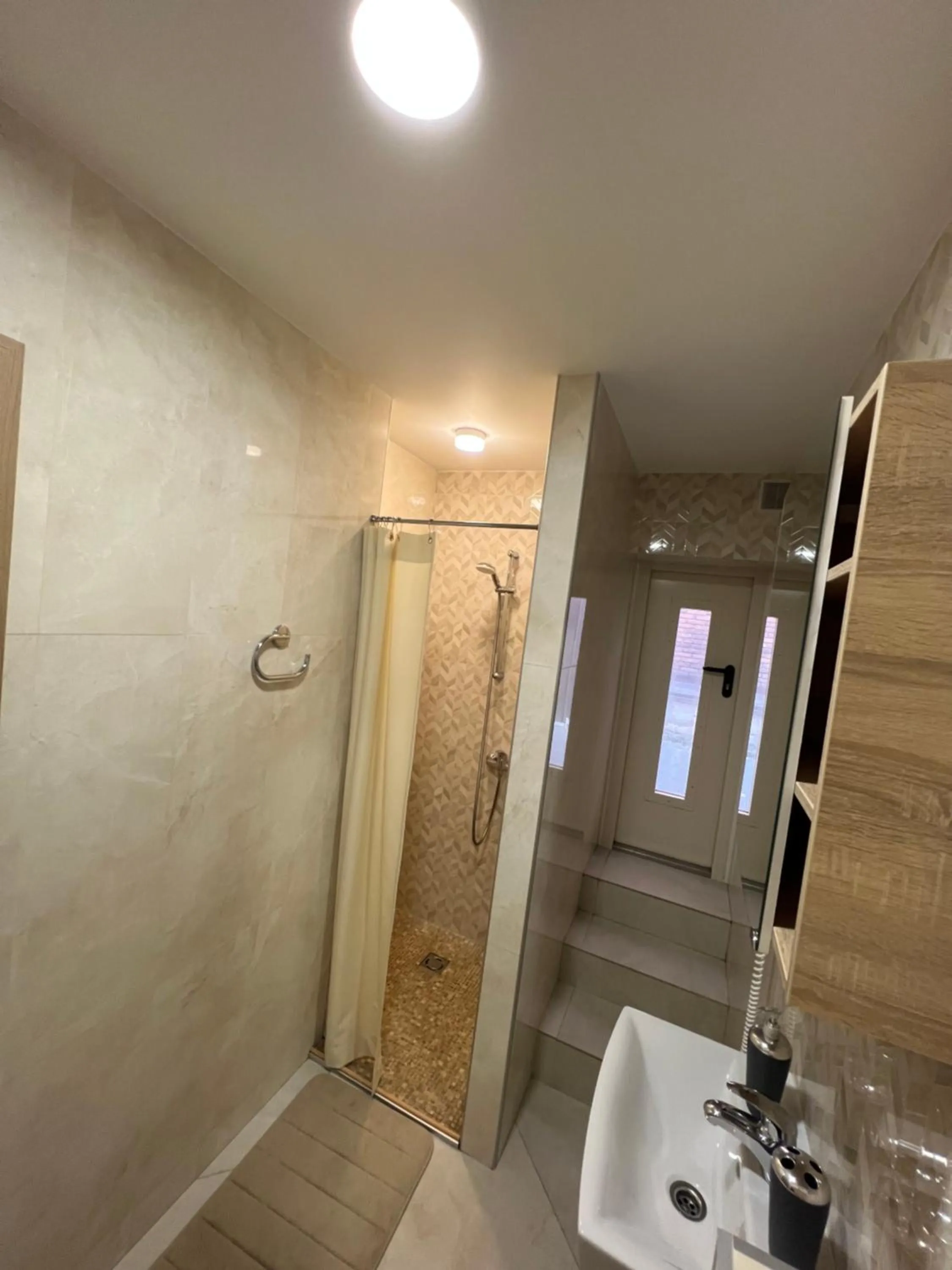 Shower in 1912 Bed & Breakfast