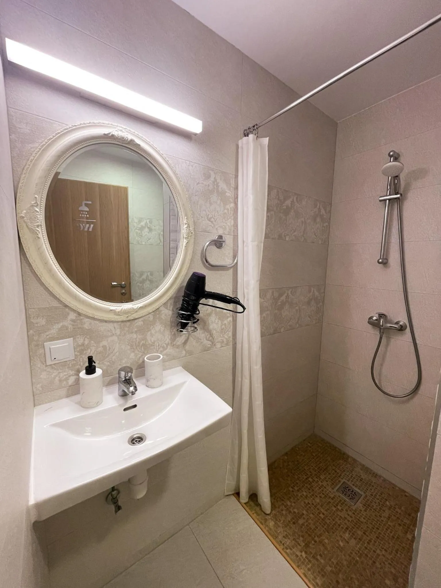 Shower in 1912 Bed & Breakfast