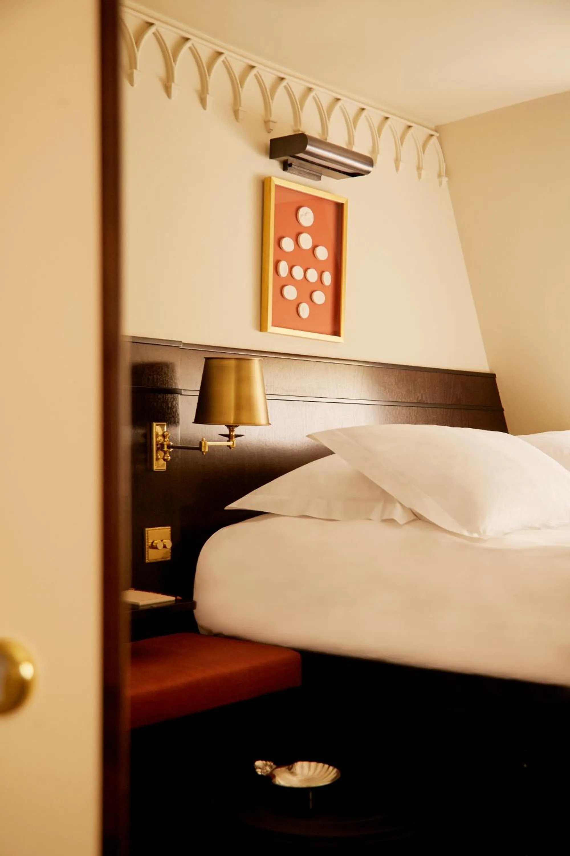 Photo of the whole room, Bed in Grand Hotel Bellevue London