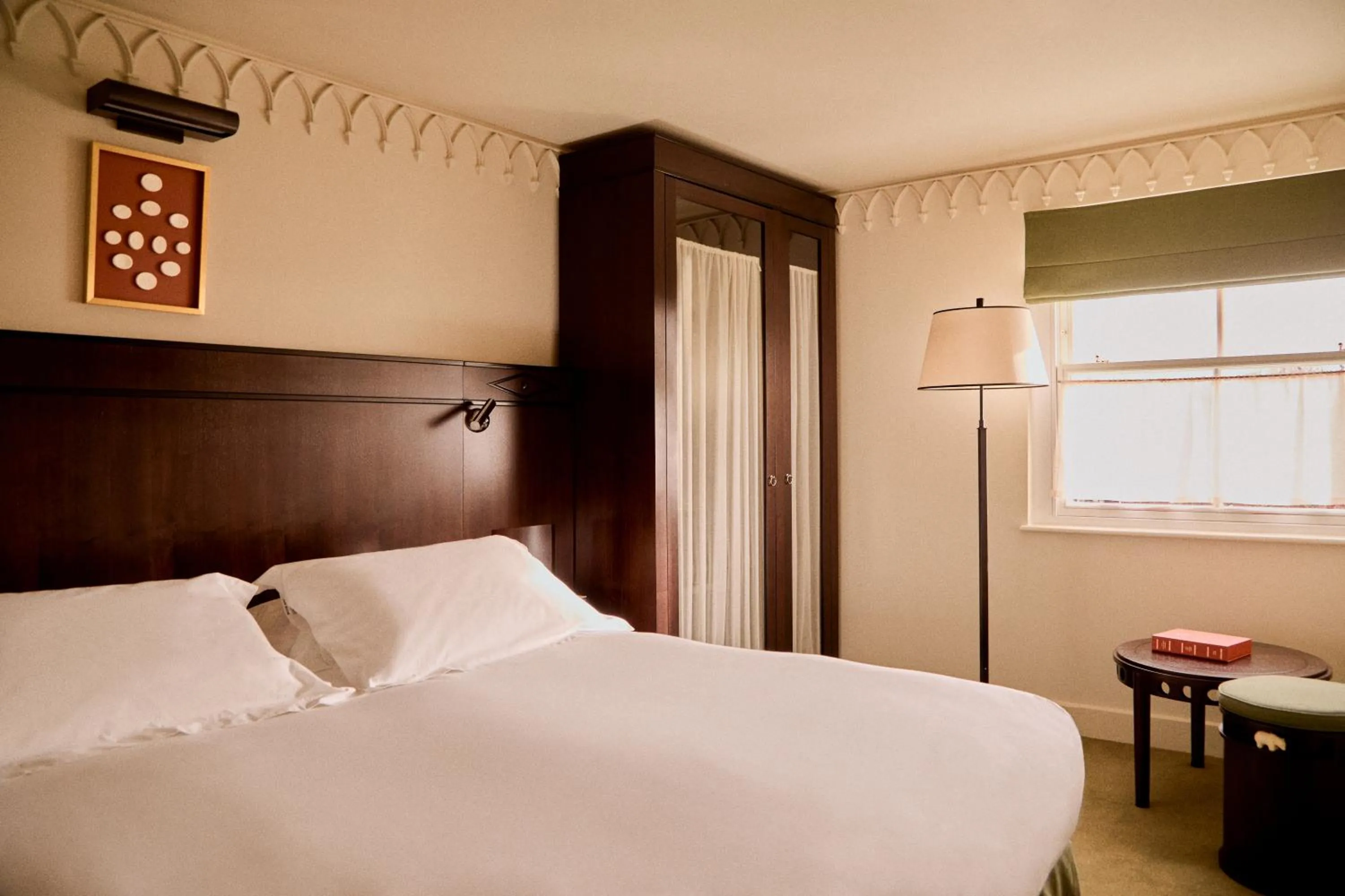 Bedroom, Bed in Grand Hotel Bellevue London