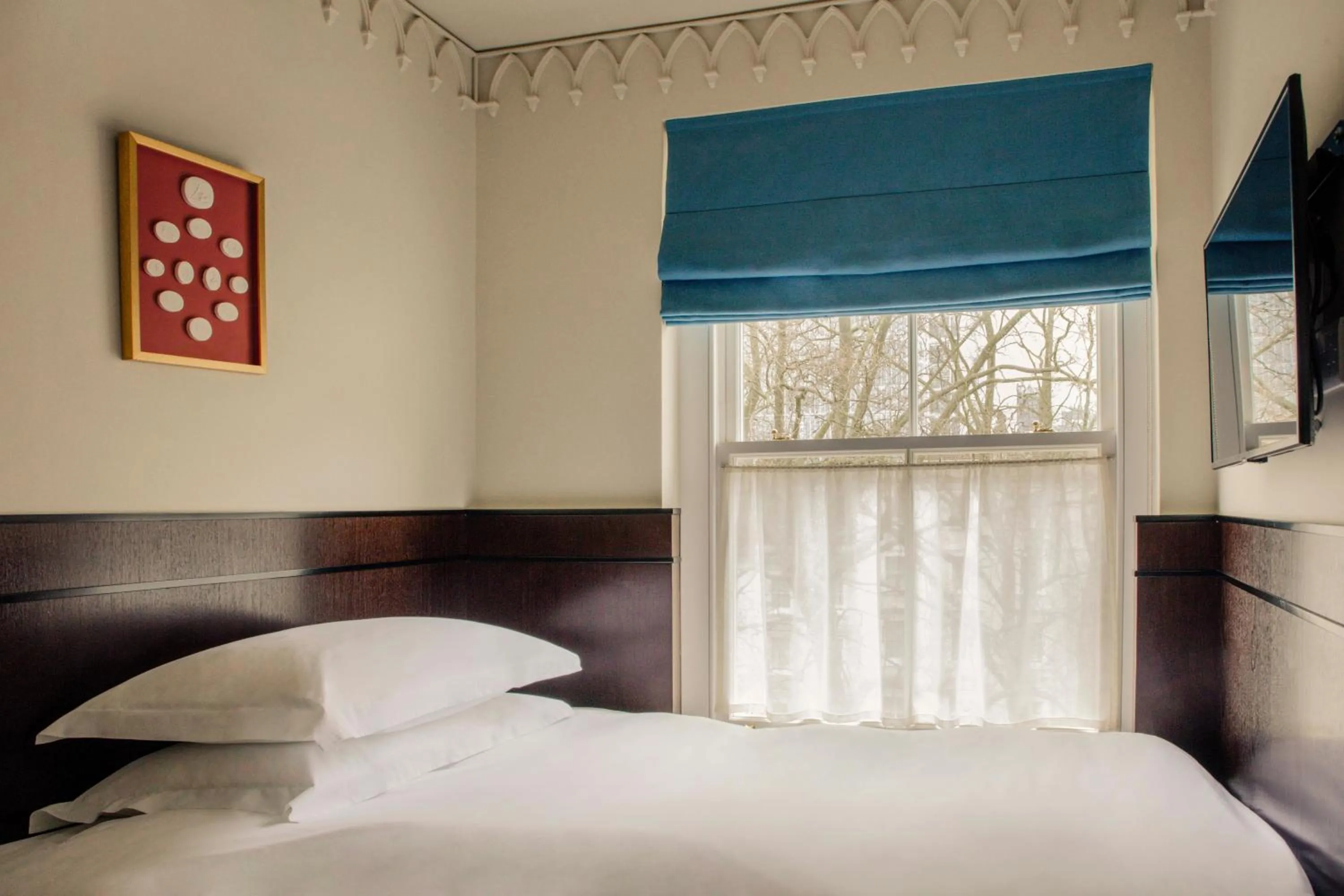 Bedroom, Bed in Grand Hotel Bellevue London