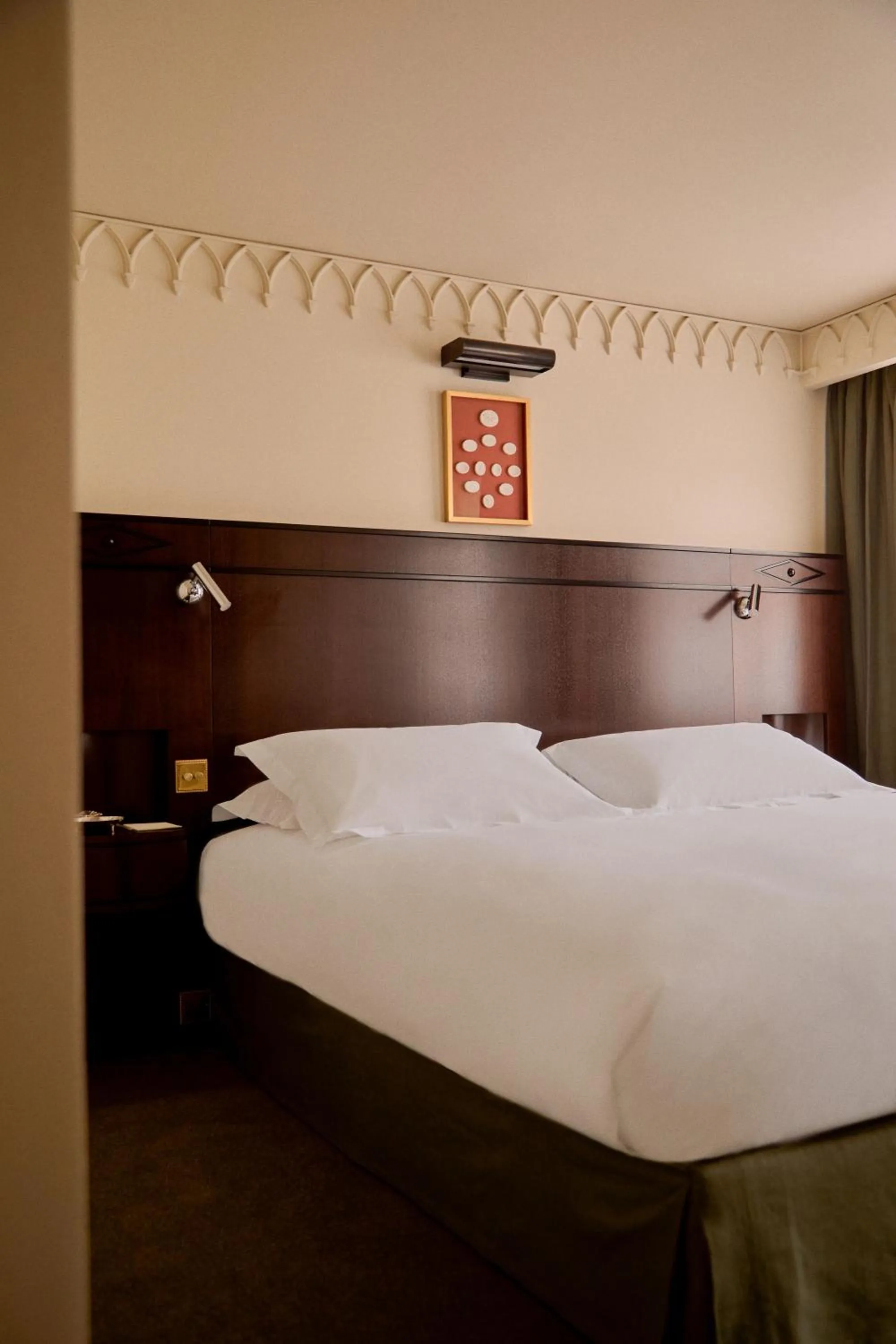 Photo of the whole room, Bed in Grand Hotel Bellevue London