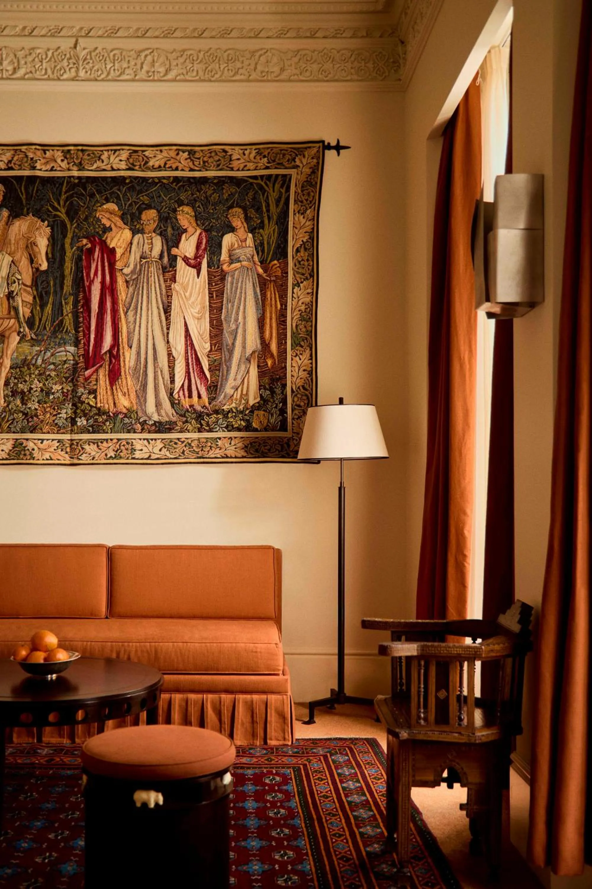 Photo of the whole room in Grand Hotel Bellevue London