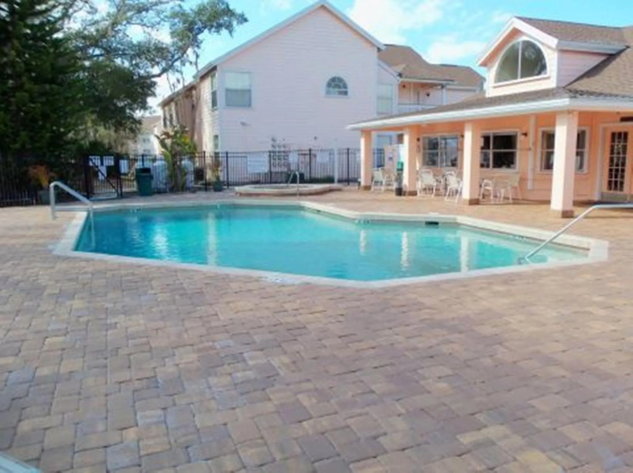 Swimming pool in Mickey's Paradise