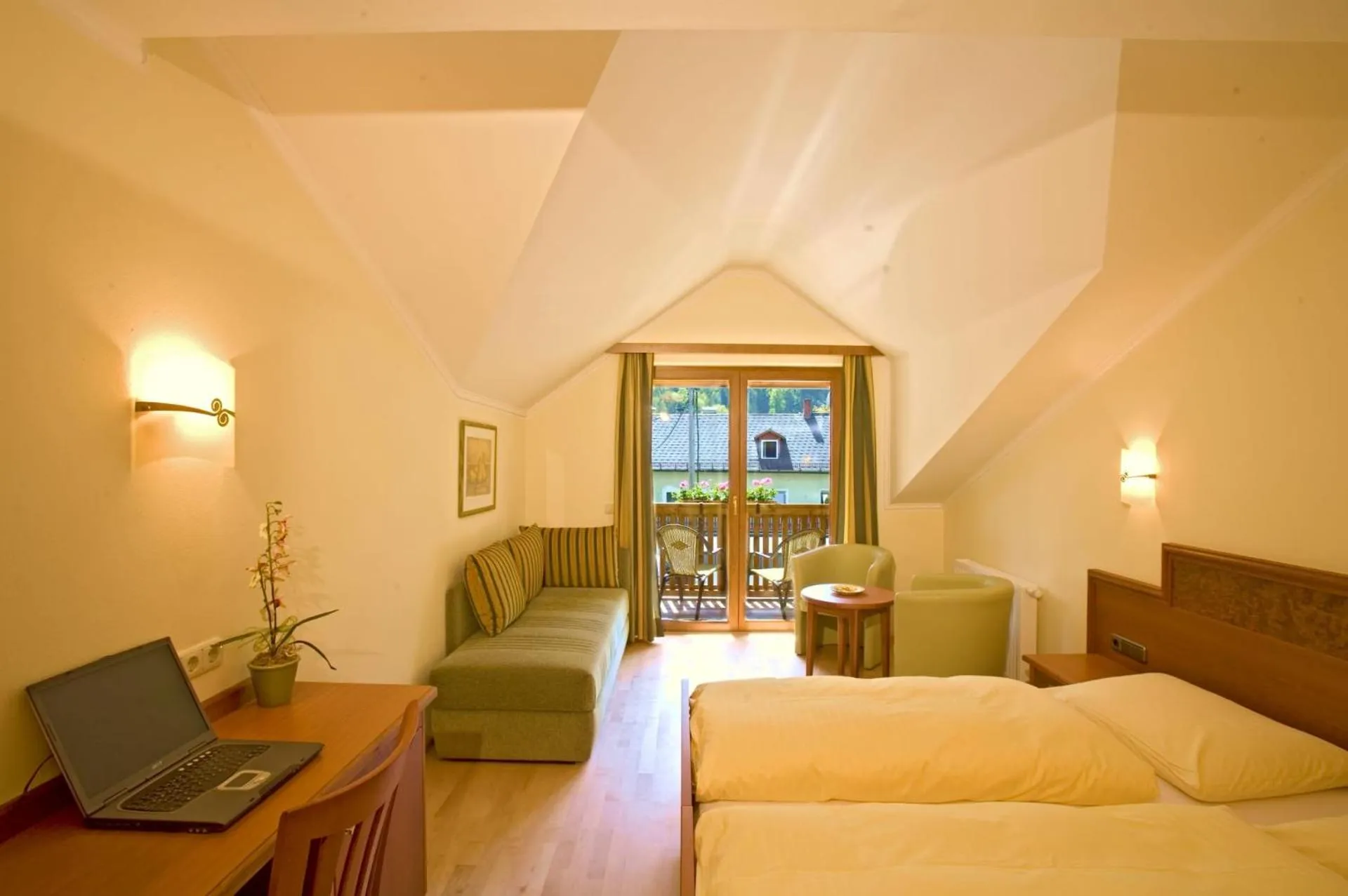 Photo of the whole room, Bed in Garten - Hotel Sallerhof