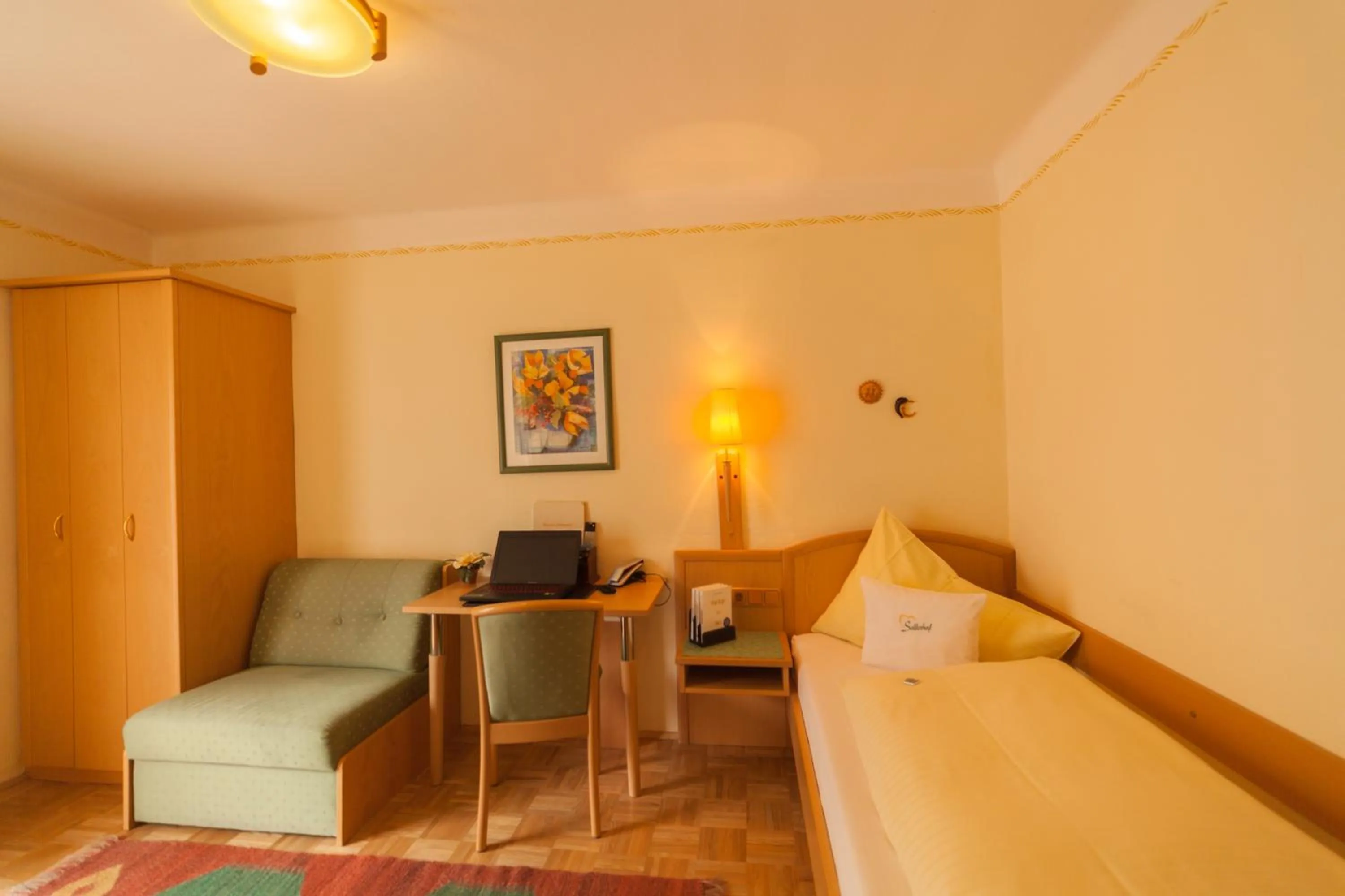 Photo of the whole room, Bed in Garten - Hotel Sallerhof