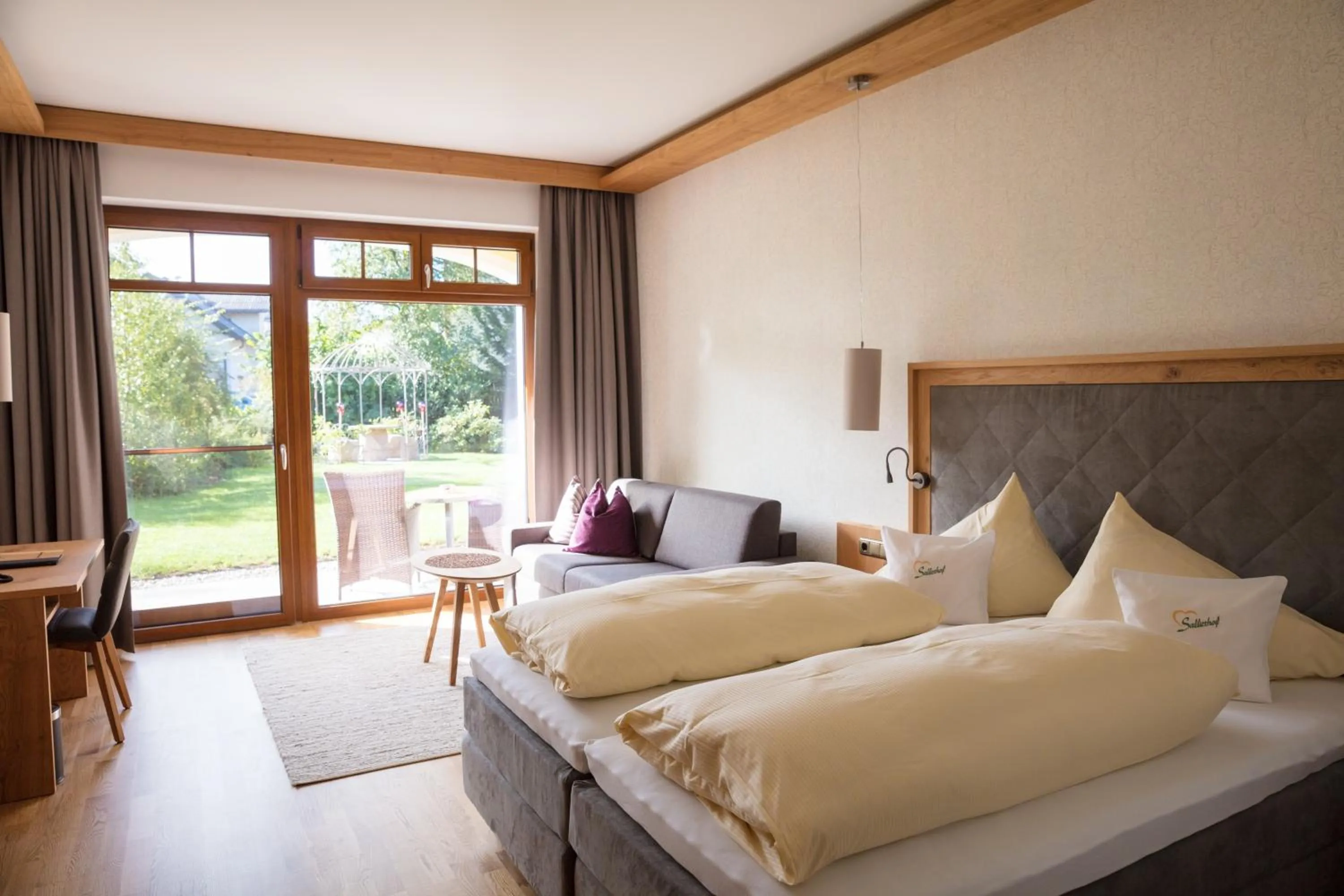 Photo of the whole room, Bed in Garten - Hotel Sallerhof